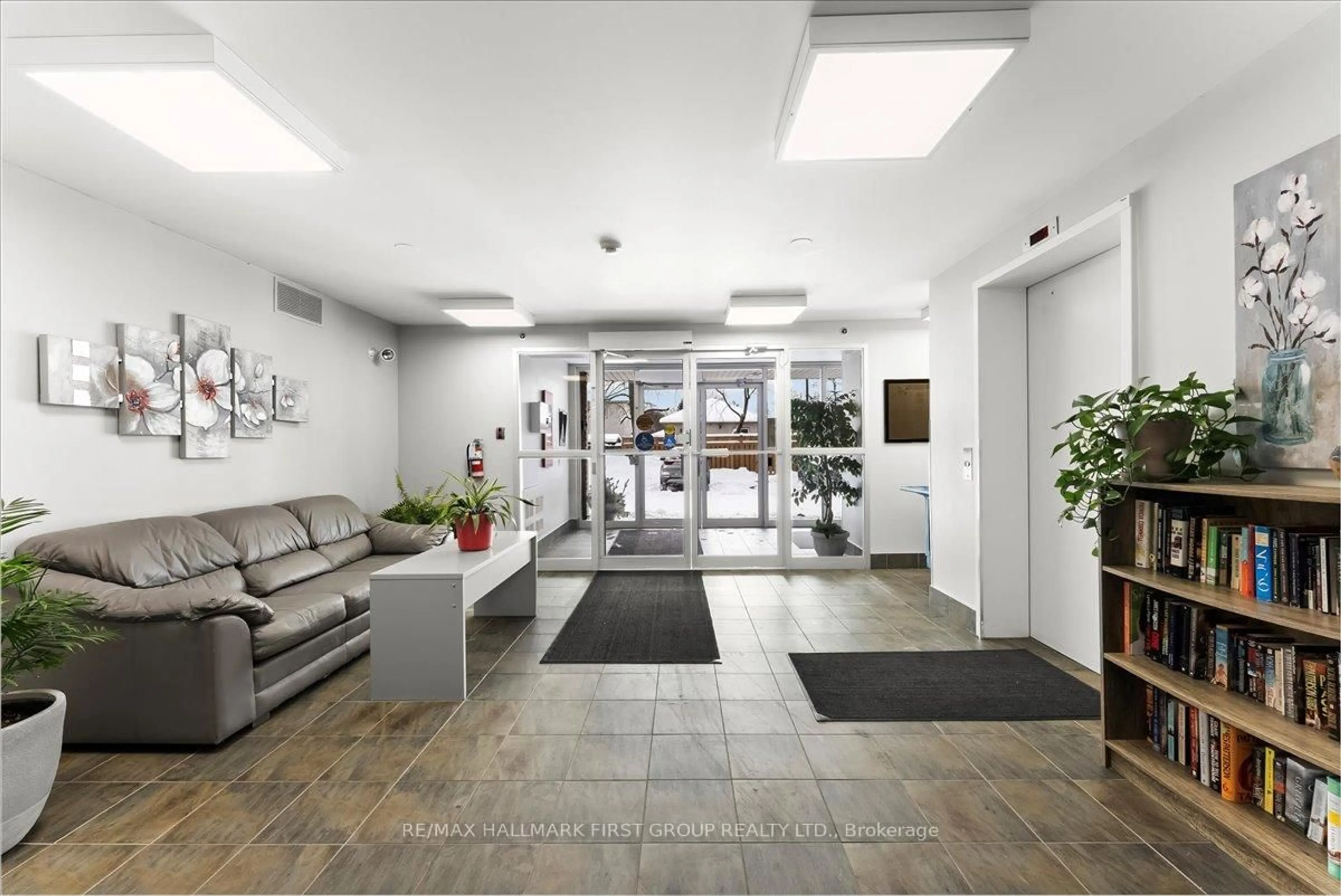 Indoor foyer for 841 BATTELL St #210, Cobourg Ontario K9A 0B9