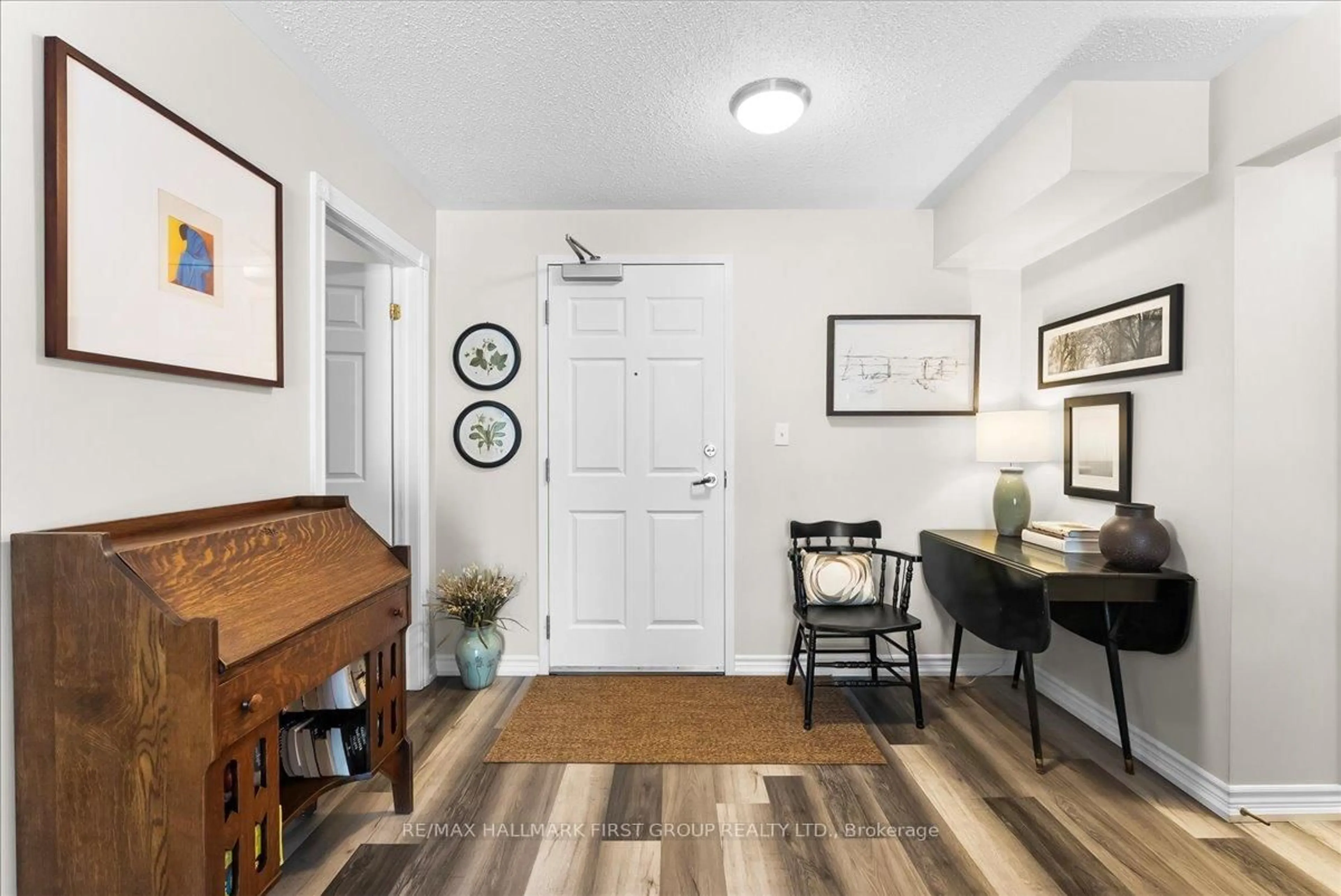 Indoor entryway for 841 BATTELL St #210, Cobourg Ontario K9A 0B9