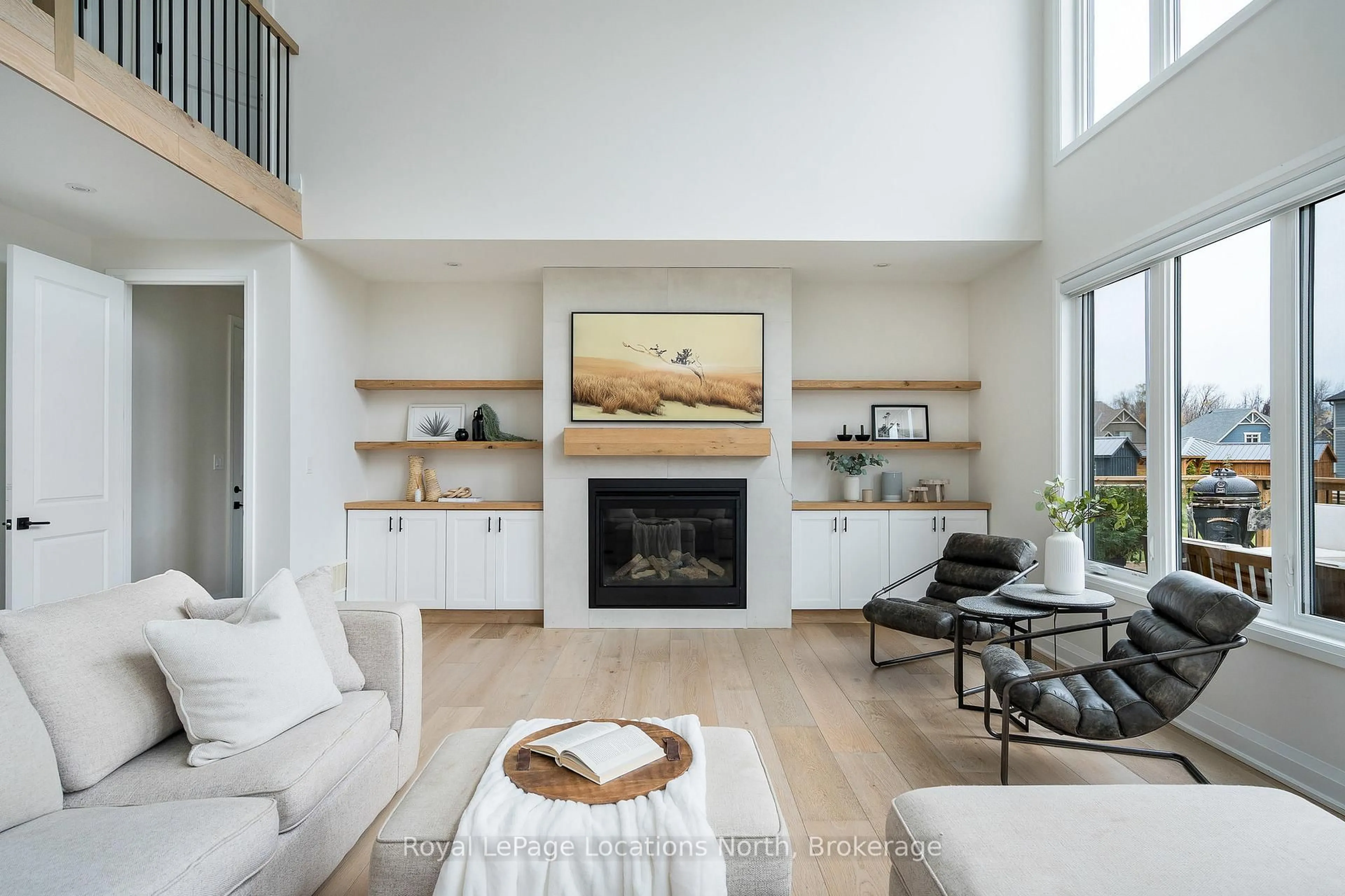 Living room with furniture, wood/laminate floor for 104 Stillwater Cres, Blue Mountains Ontario L9Y 4P5