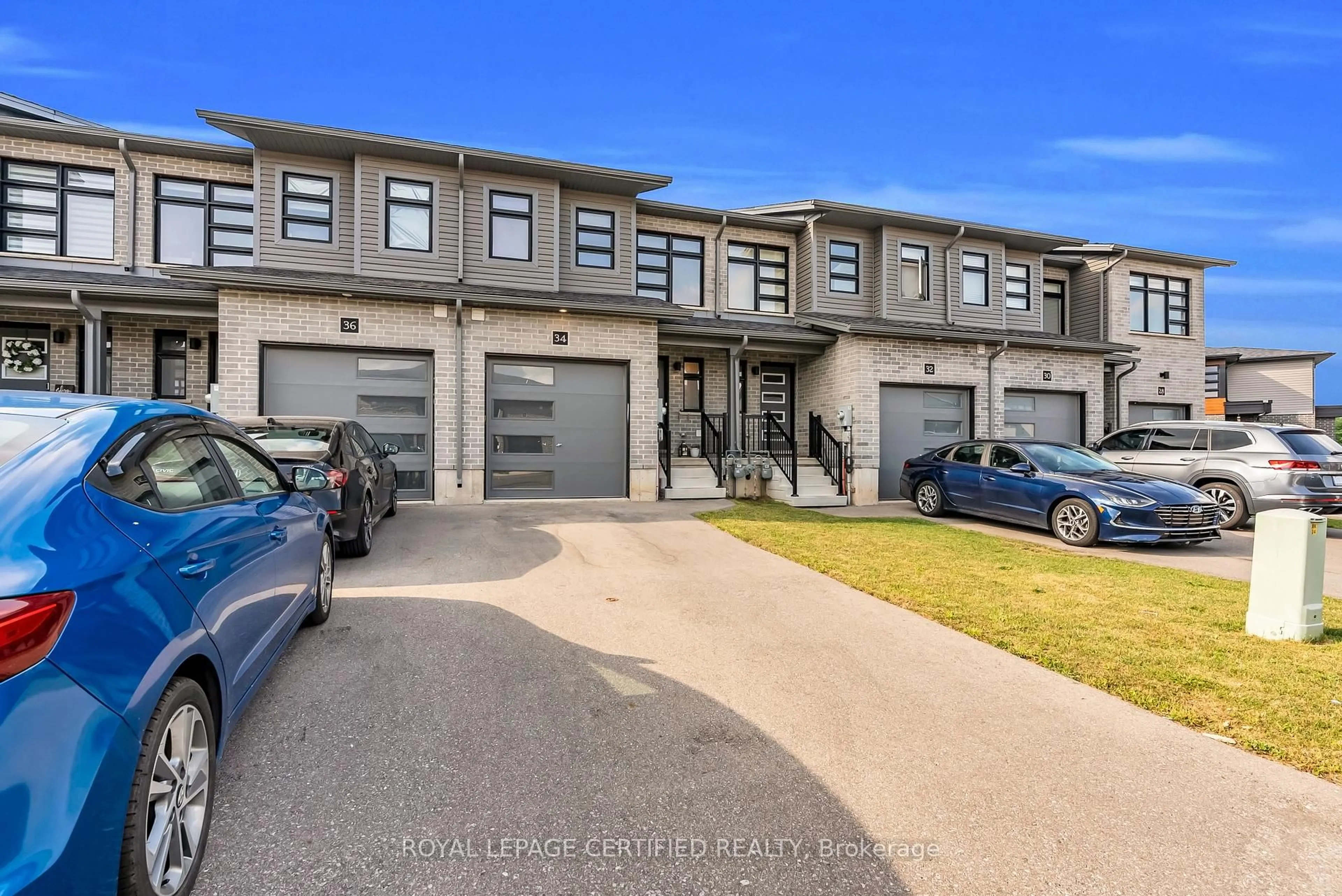 A pic from outside/outdoor area/front of a property/back of a property/a pic from drone, street for 34 Wilkinson Ave, Cambridge Ontario N1S 0E2