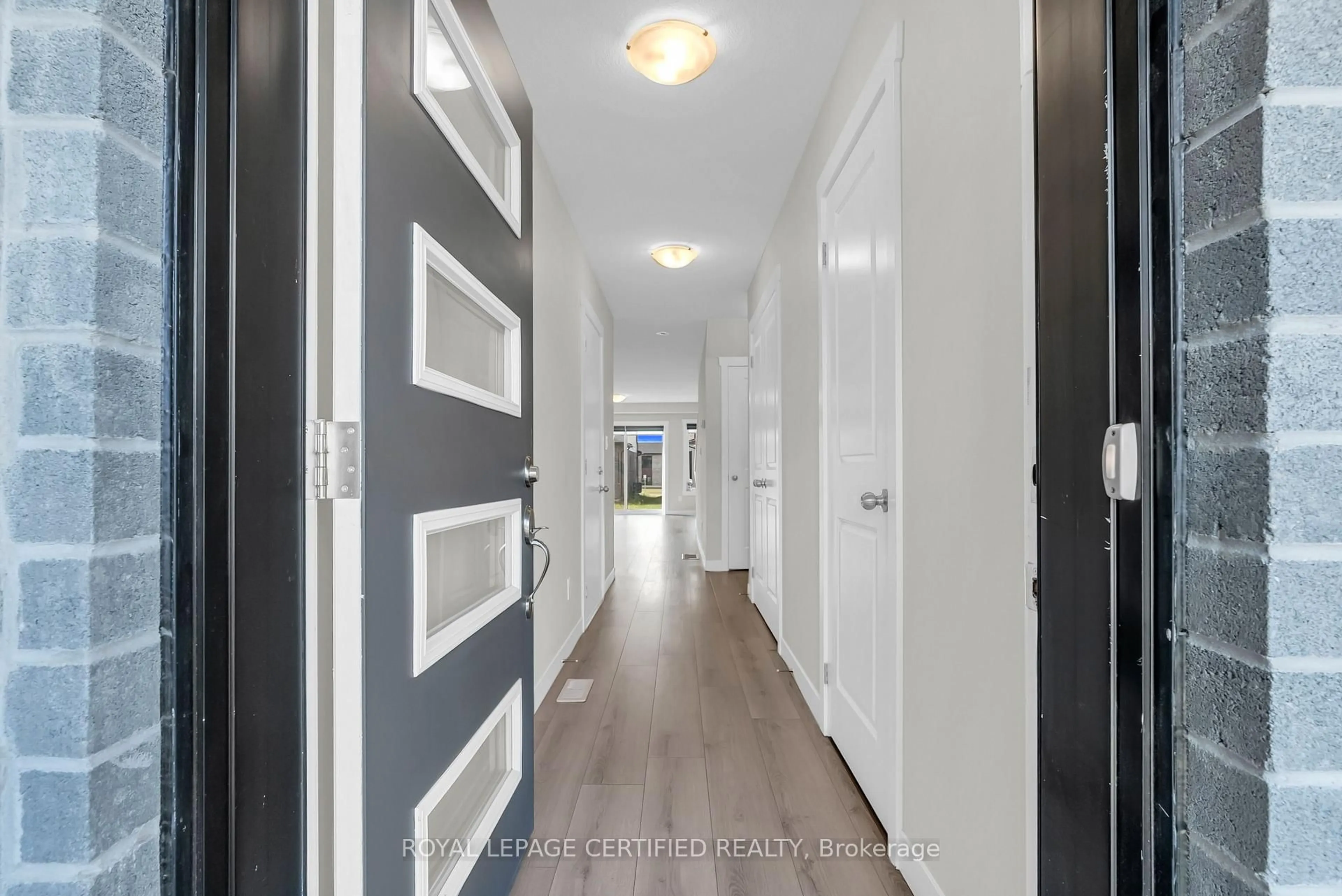 Indoor entryway for 34 Wilkinson Ave, Cambridge Ontario N1S 0E2