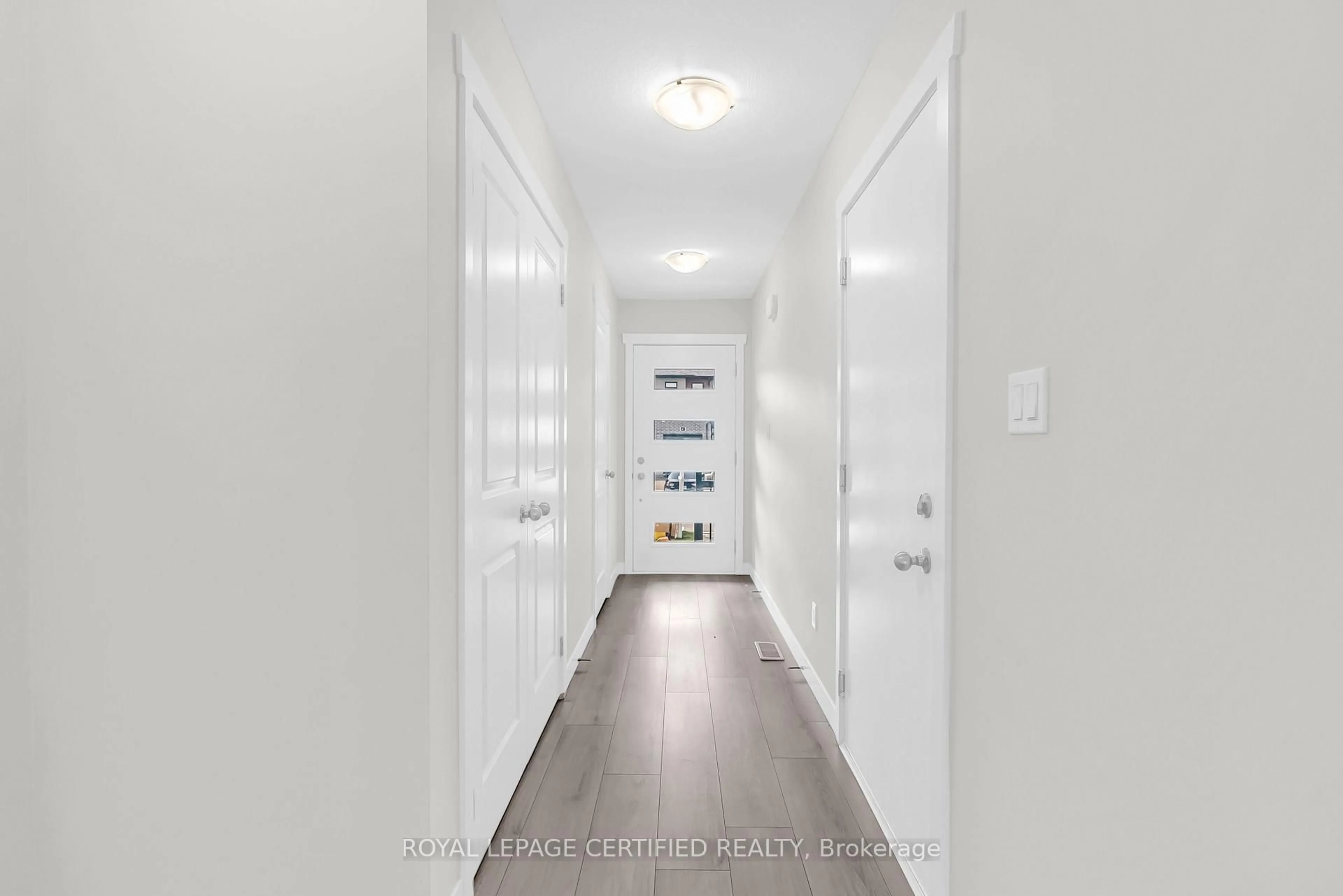 Indoor entryway for 34 Wilkinson Ave, Cambridge Ontario N1S 0E2