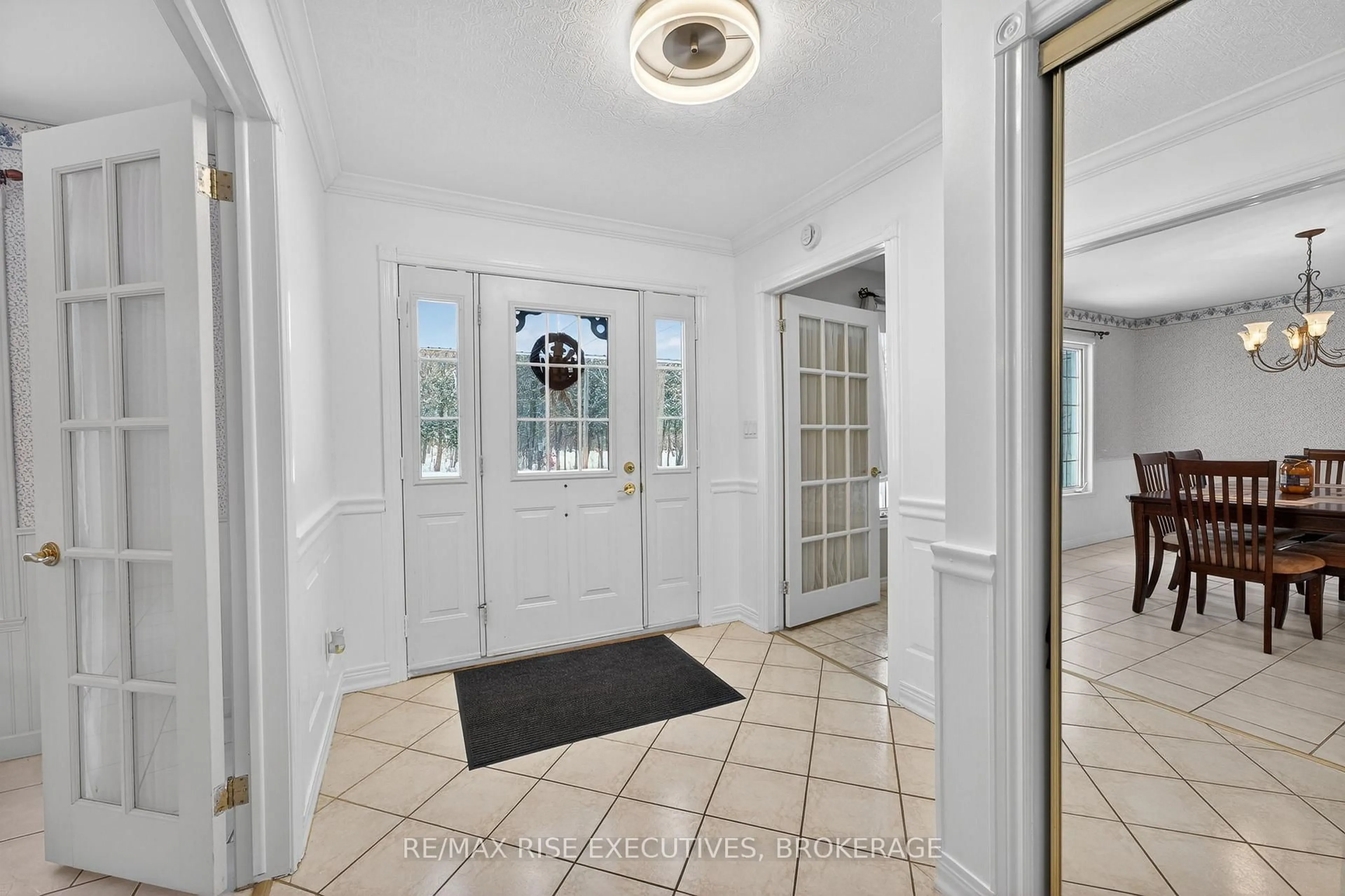 Indoor foyer for 8 New St, Rideau Lakes Ontario K0G 1P0