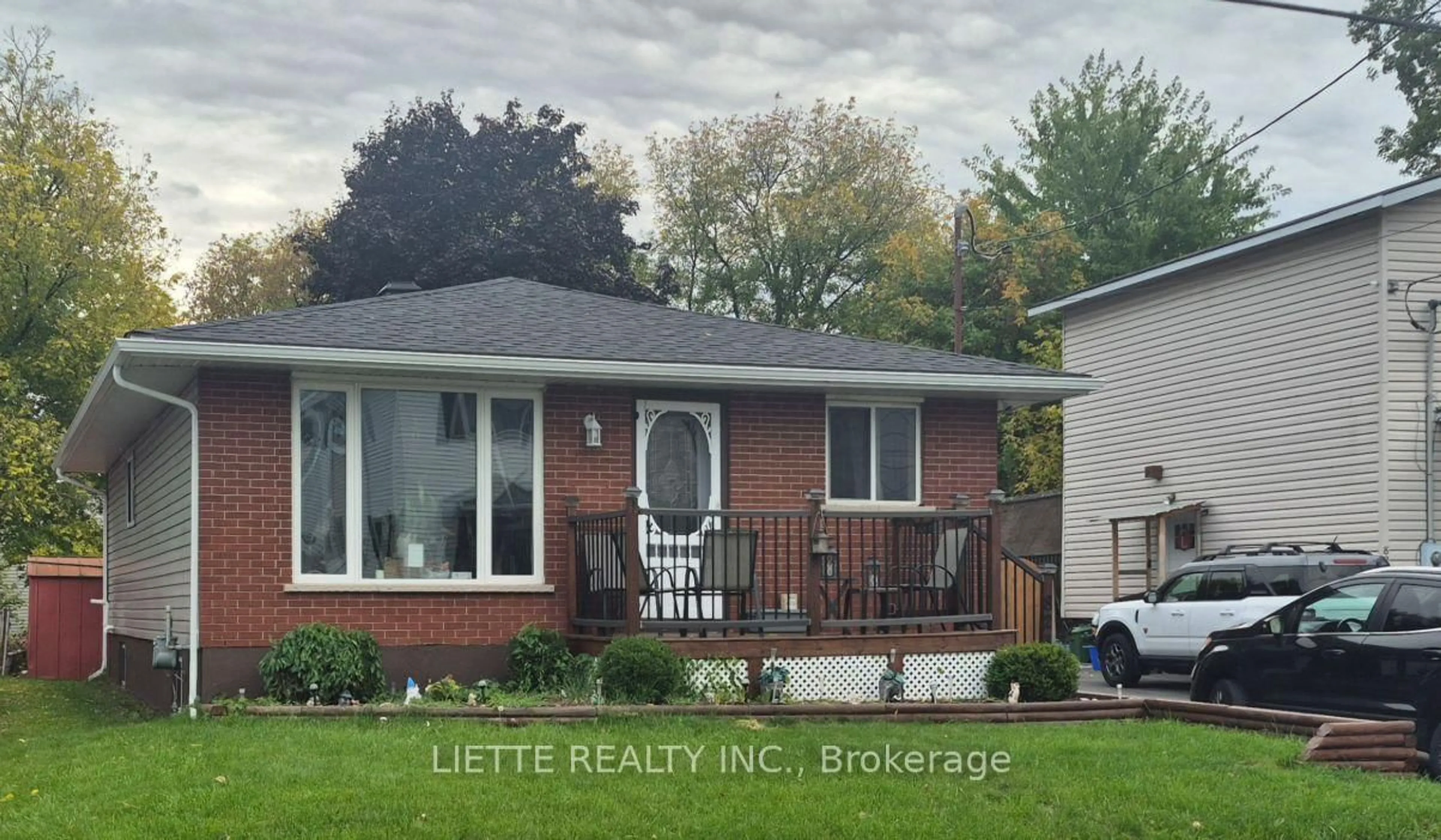 Home with brick exterior material, unknown for 823 Bedford St, Cornwall Ontario K6J 4E9