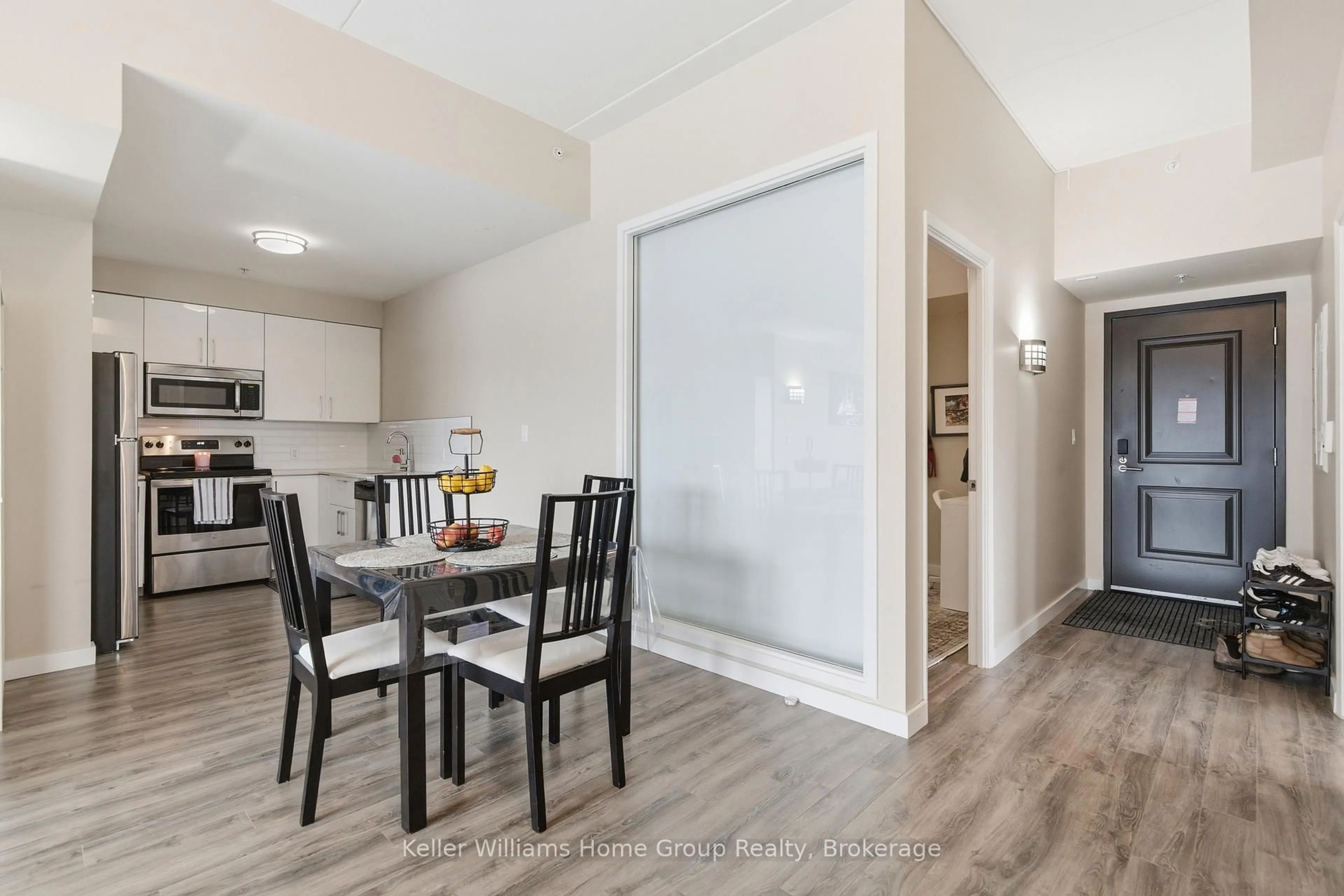 Dining room, wood/laminate floor for 1219 GORDON St #106, Guelph Ontario N1L 0E6