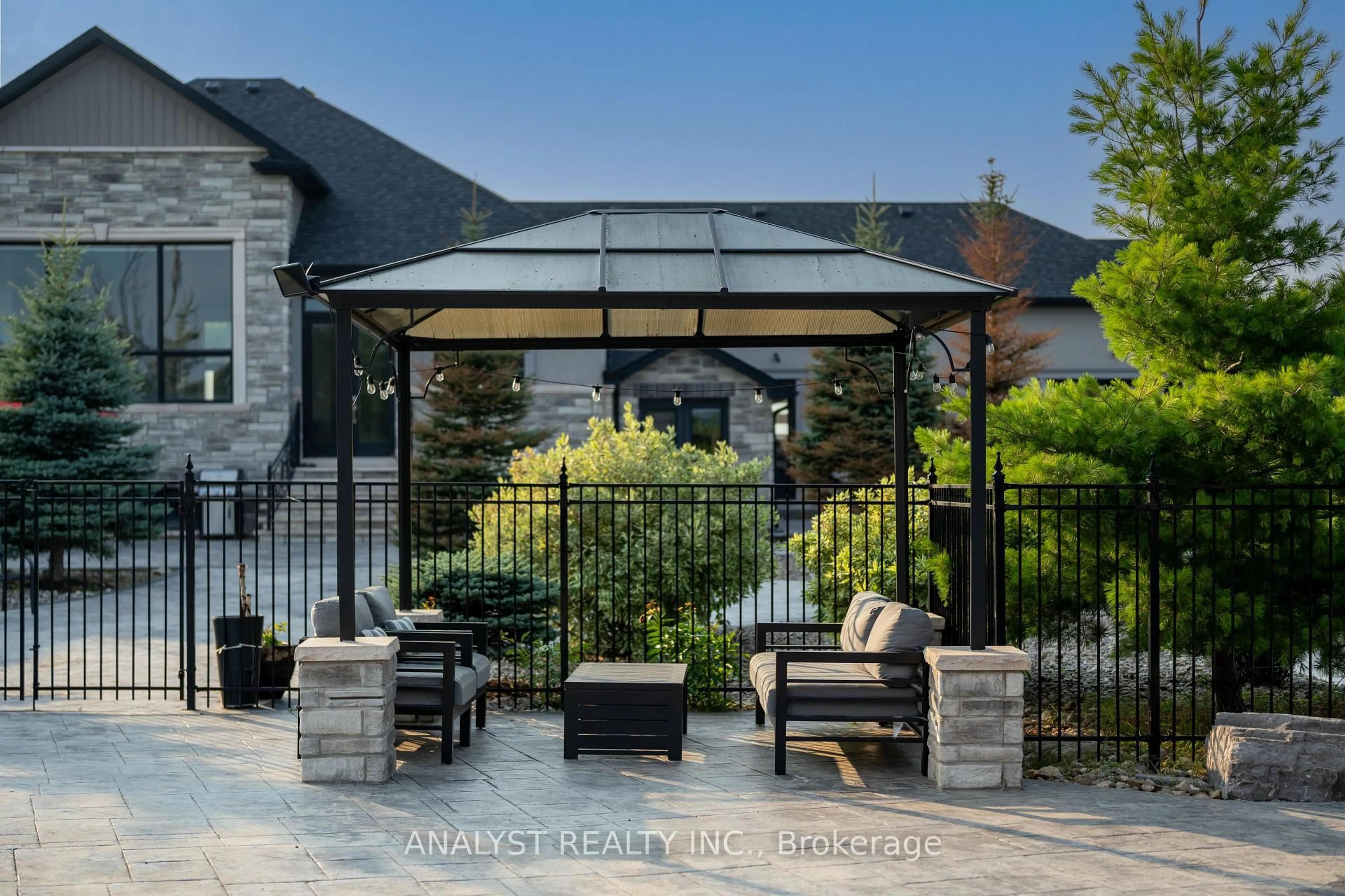 Patio, mountain view for 9383 Wellington Road 124, Erin Ontario N0B 1T0