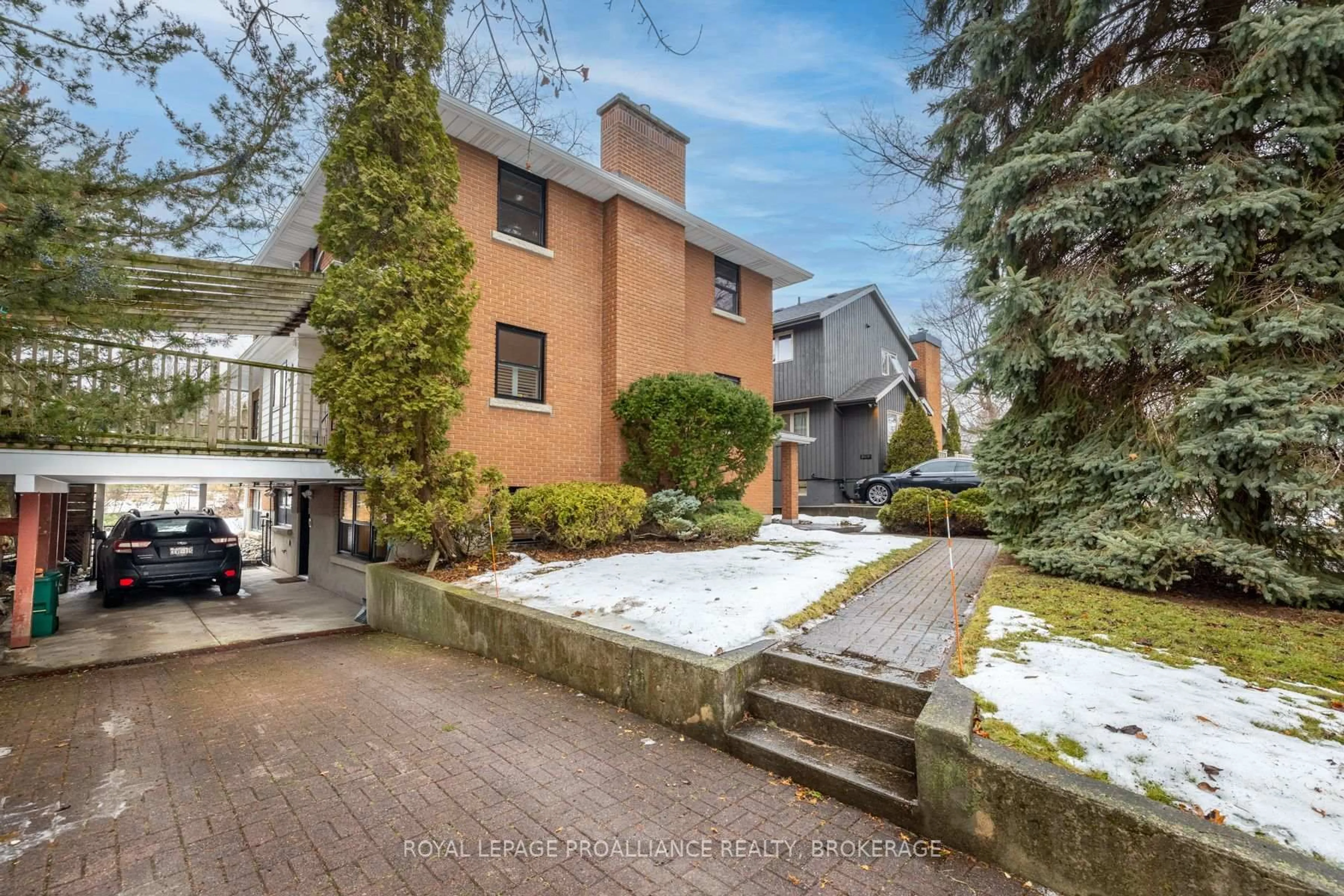 Patio, street for 84 Beverley St, Kingston Ontario K7L 3Y6