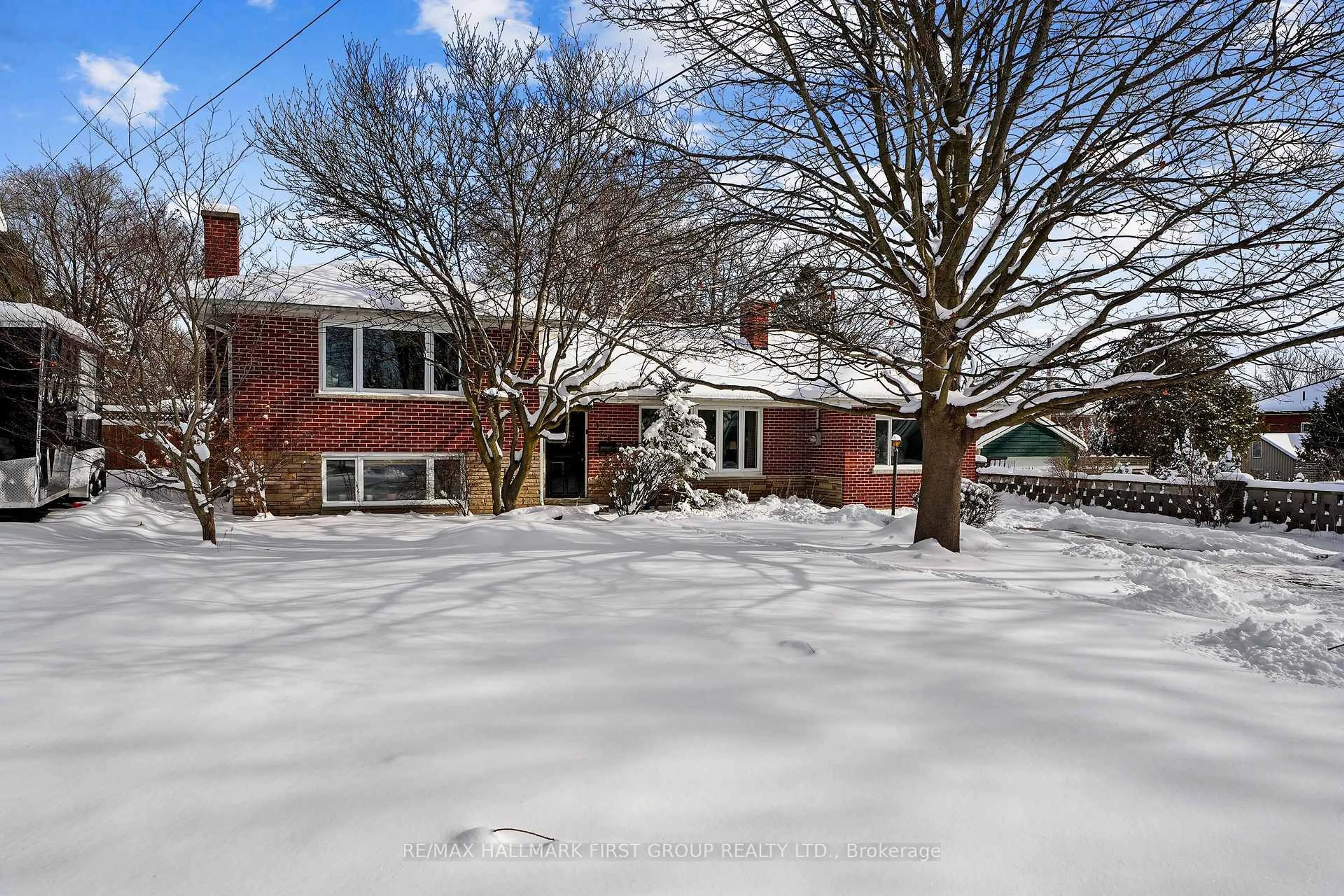 A pic from outside/outdoor area/front of a property/back of a property/a pic from drone, street for 368 Anne St, Cobourg Ontario K9A 1G6