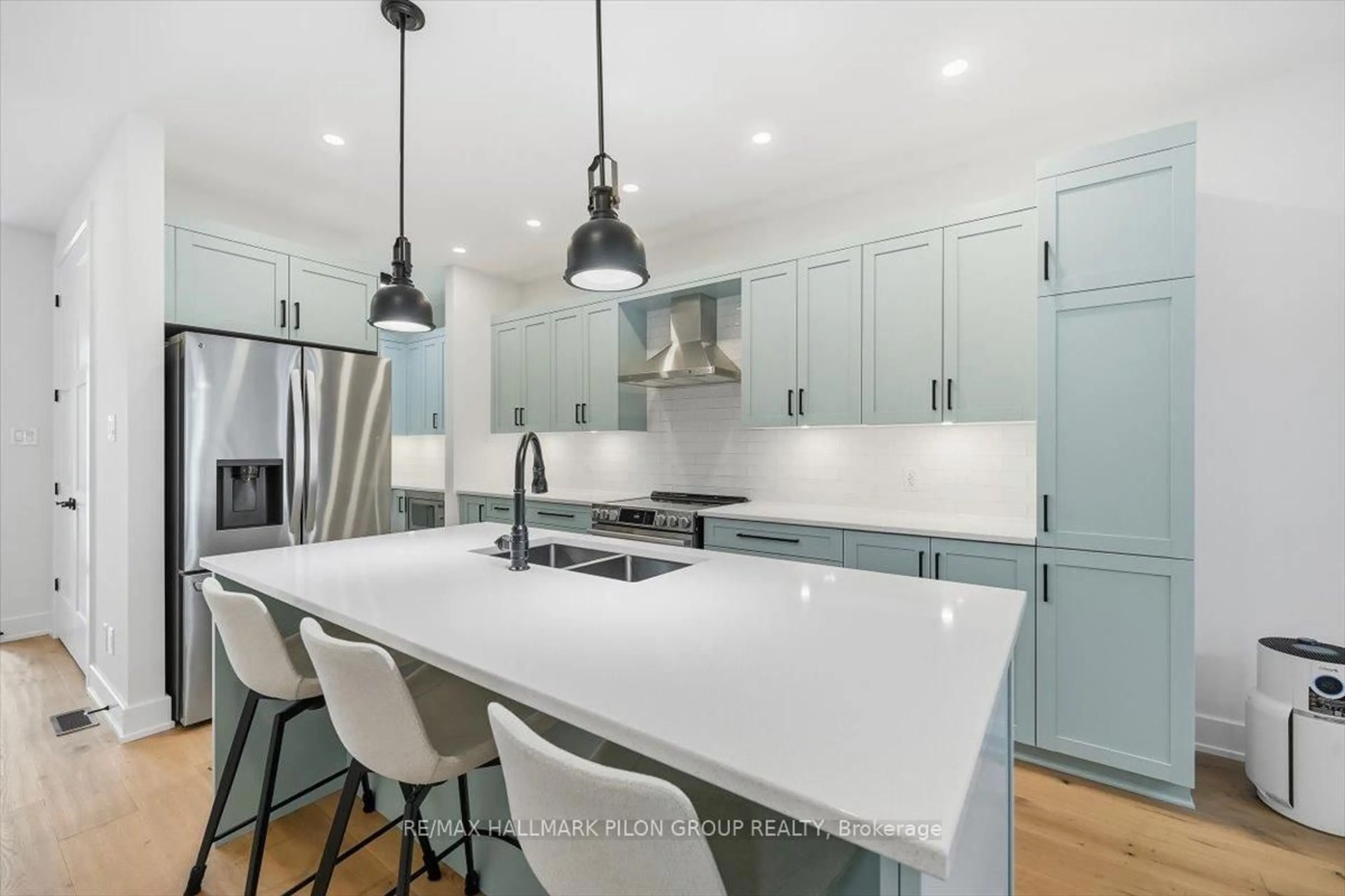 Open concept kitchen, unknown for 296 Cornice St, Orleans Ontario K1W 0R4