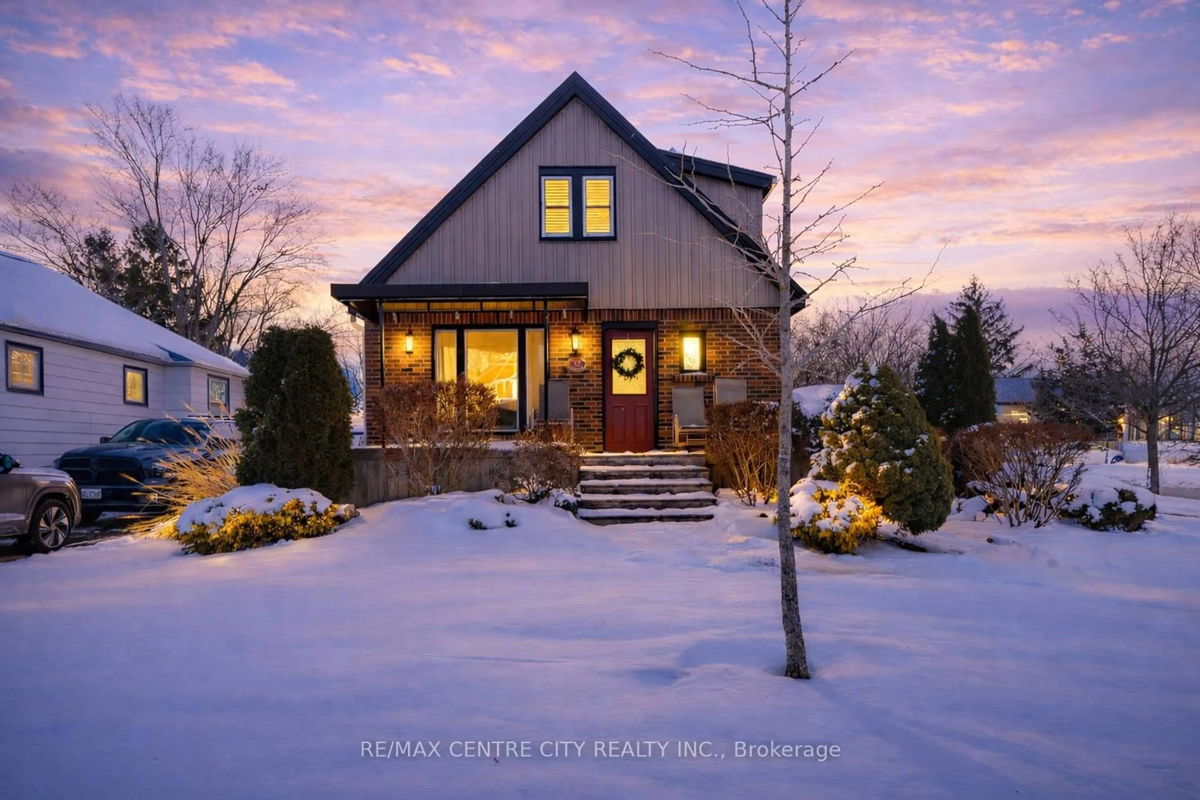 Unknown for 32 Third Ave, St. Thomas Ontario N5R 4J9