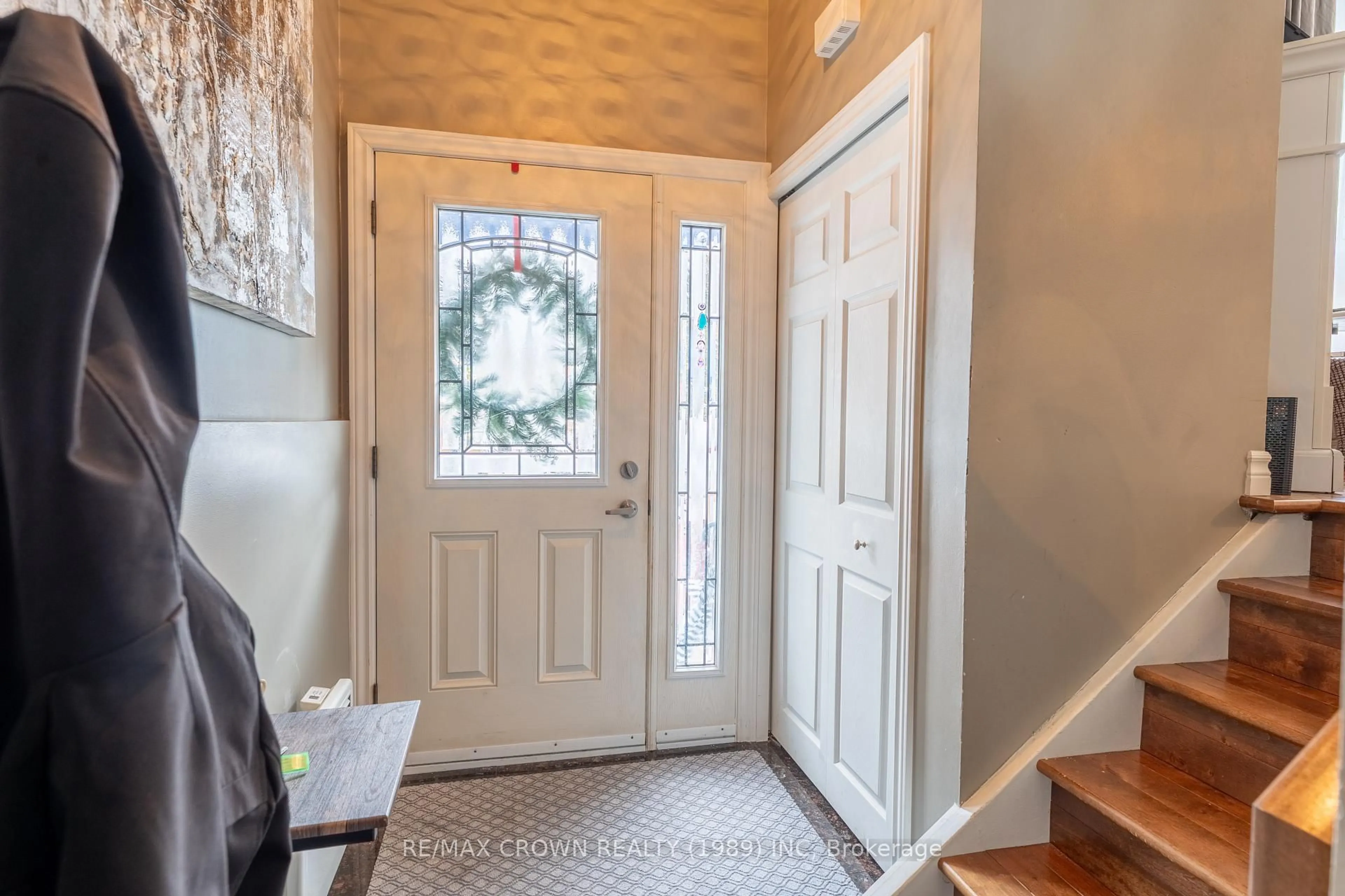 Indoor entryway for 904 Premier Rd #9, North Bay Ontario P1A 2H5