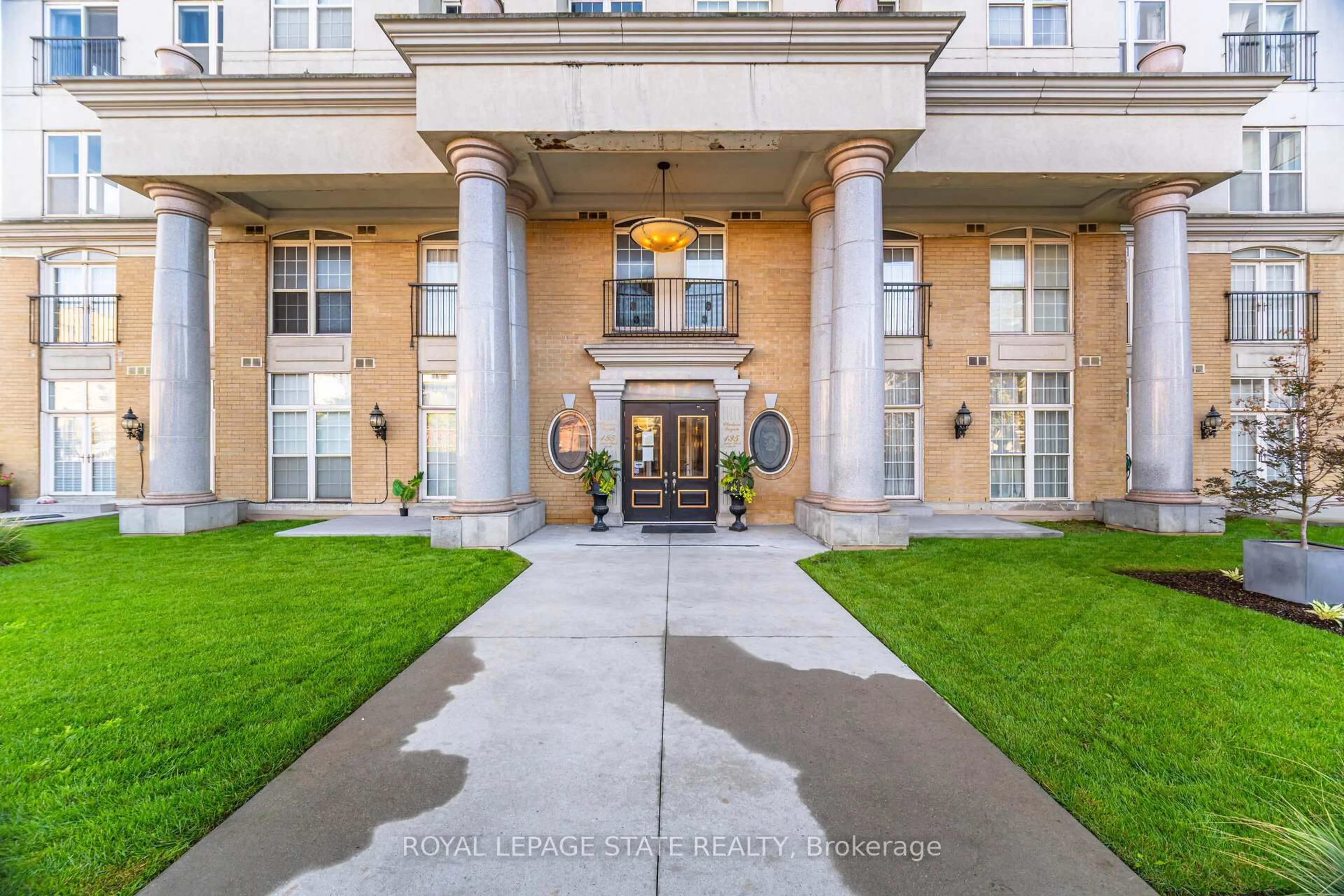 Indoor foyer for 135 James St #1605, Hamilton Ontario L8P 2Z6