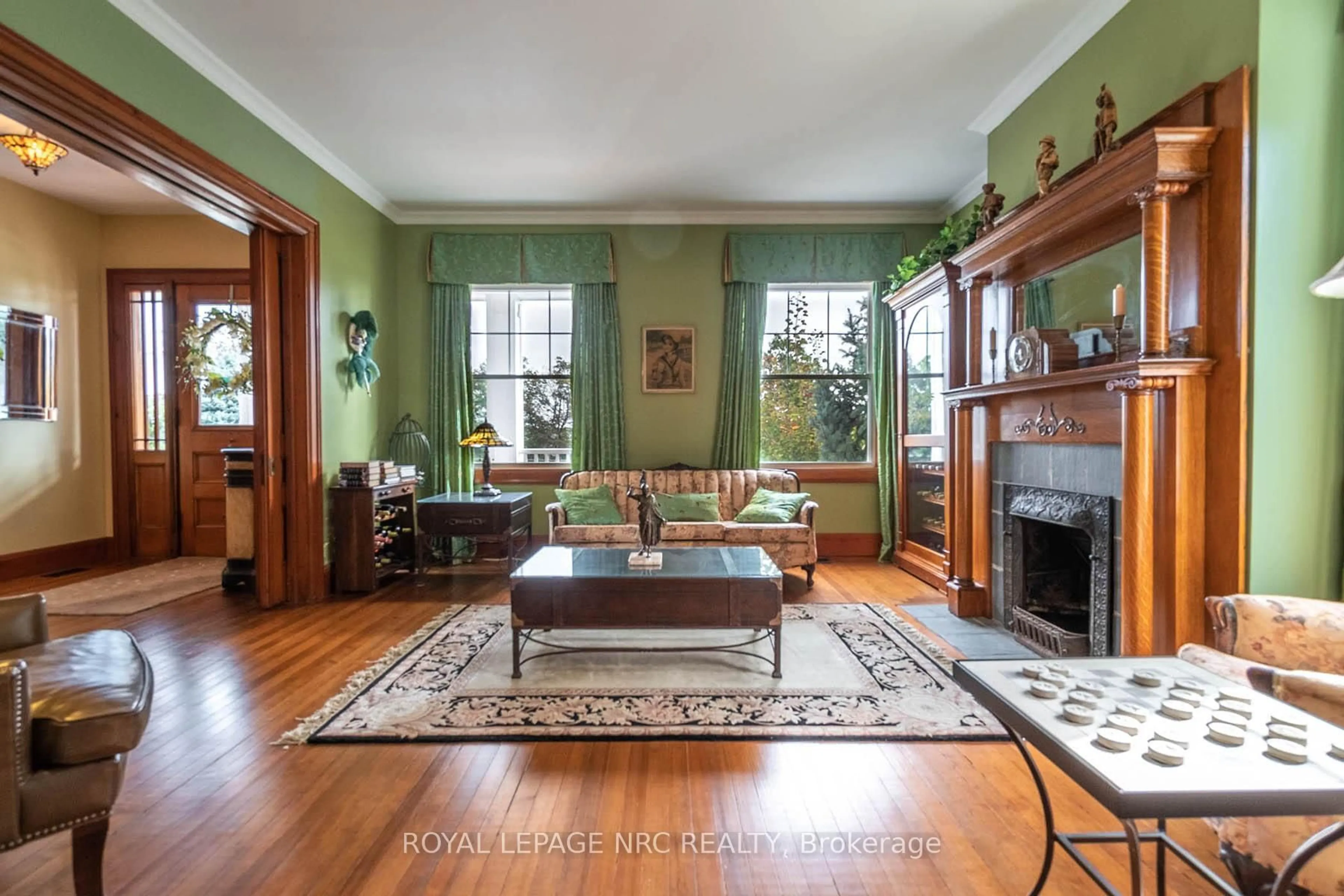 Living room with furniture, unknown for 14902 NIAGARA RIVER Pkwy, Niagara-on-the-Lake Ontario L0S 1J0