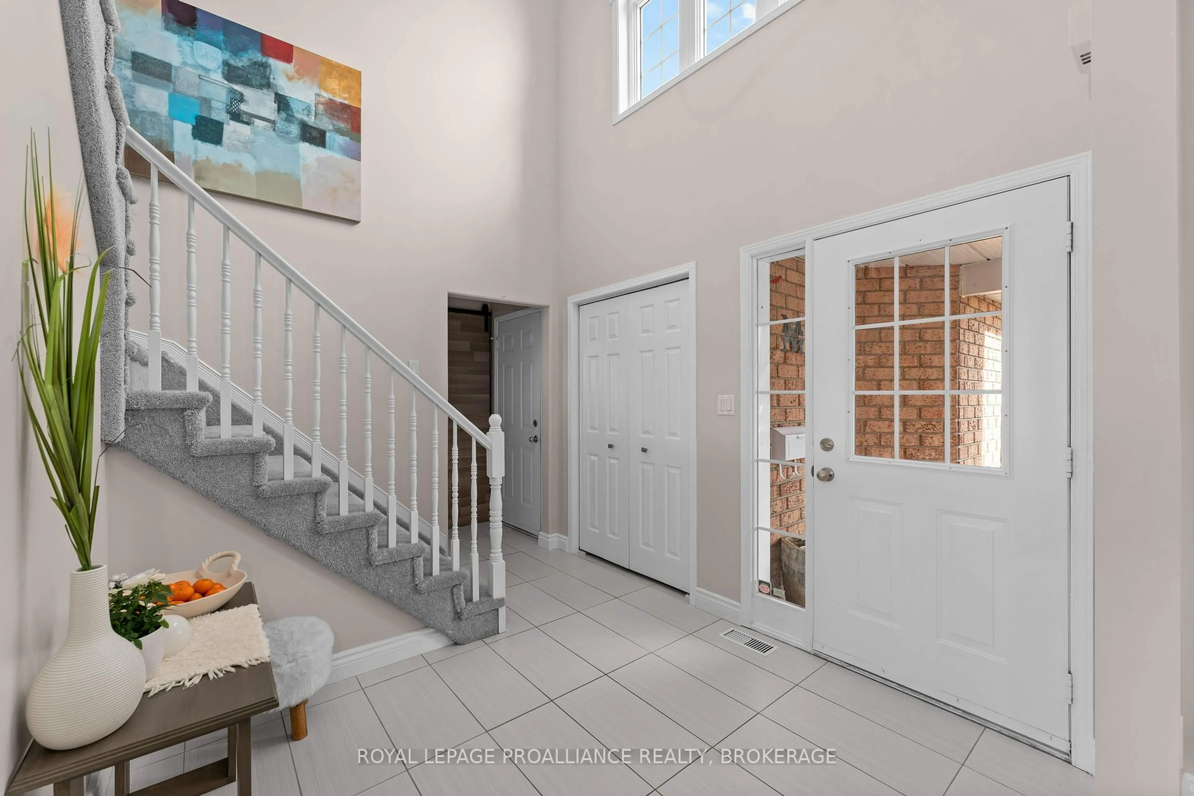Indoor foyer for 1092 Wise St, Kingston Ontario K7P 3E5