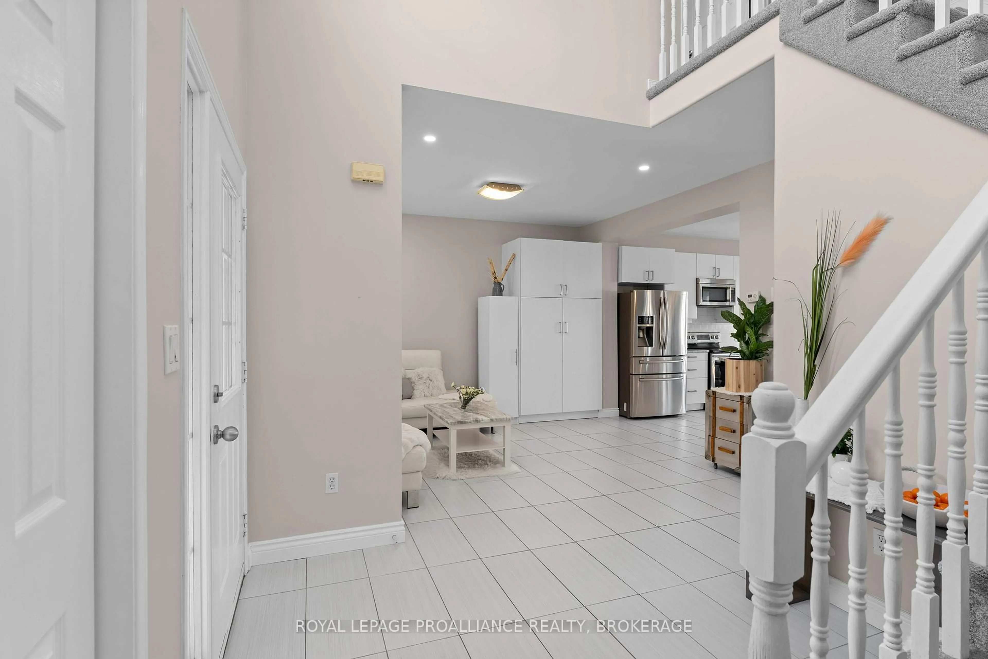 Indoor entryway for 1092 Wise St, Kingston Ontario K7P 3E5