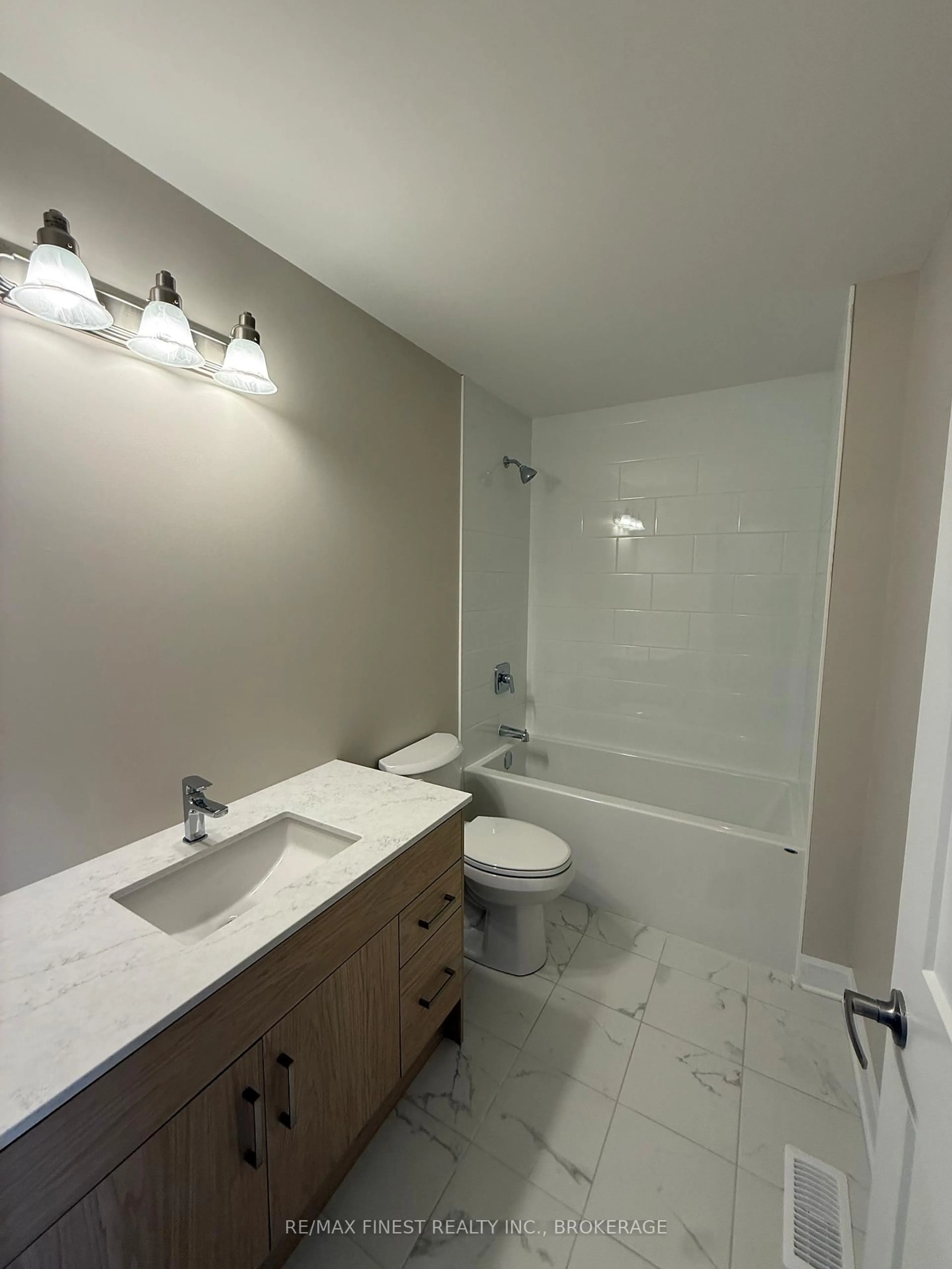 Standard bathroom, ceramic/tile floor for 193 HERITAGE PARK Dr, Greater Napanee Ontario K7R 3X8