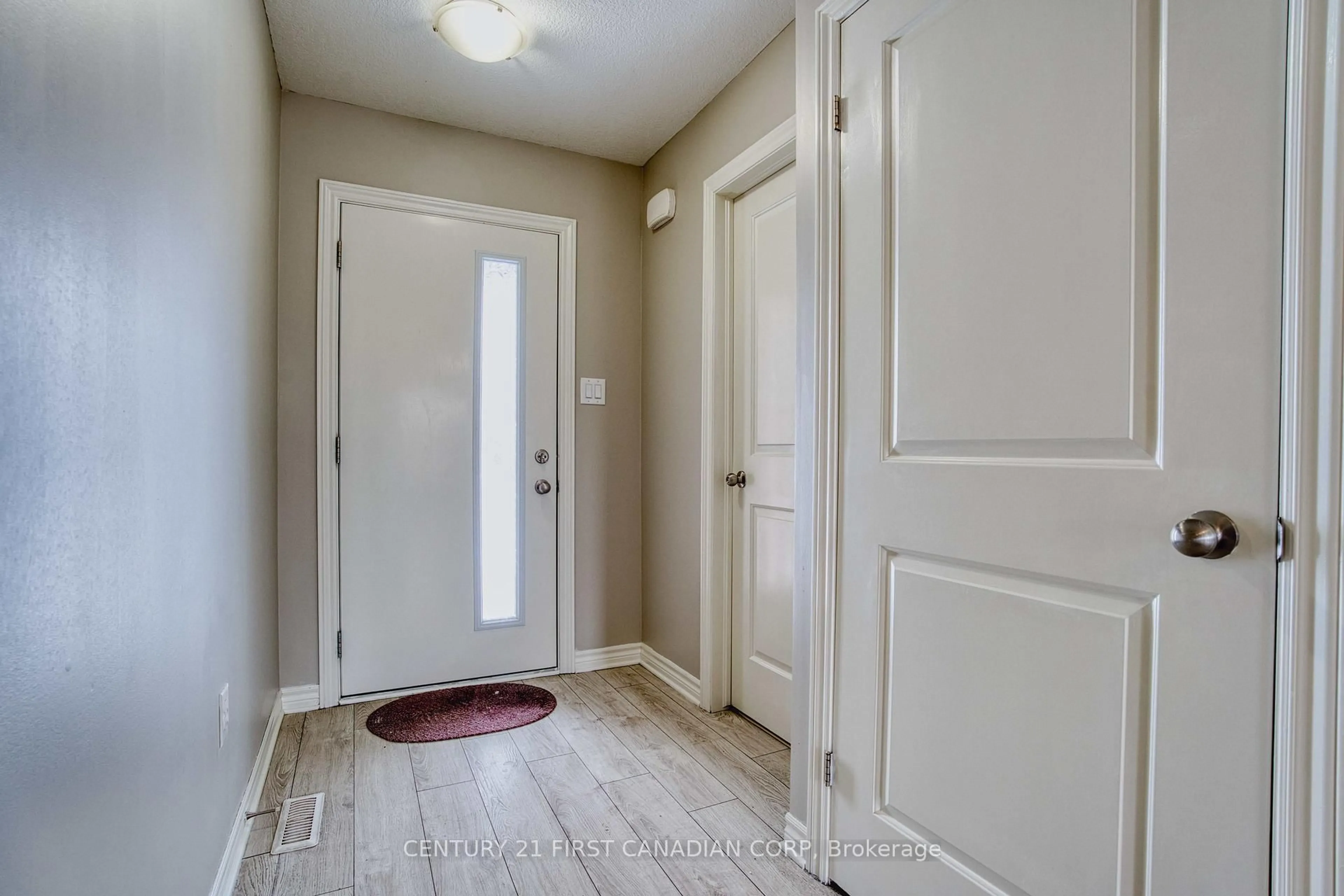 Indoor entryway for 1323 Michael Circ, London East Ontario N5V 0B8