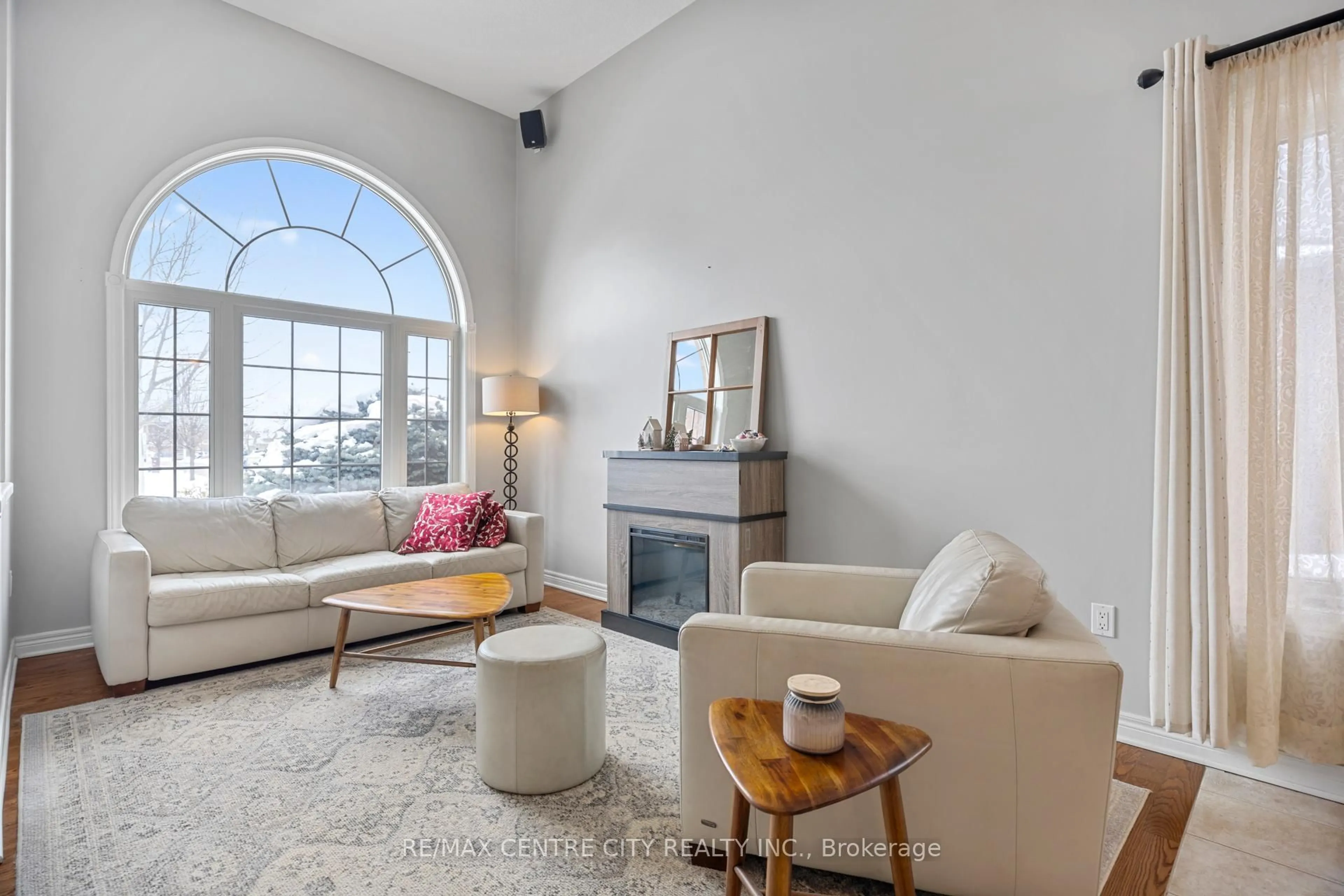 Living room with furniture, unknown for 47 Hagerman Cres, St. Thomas Ontario N5R 6K2