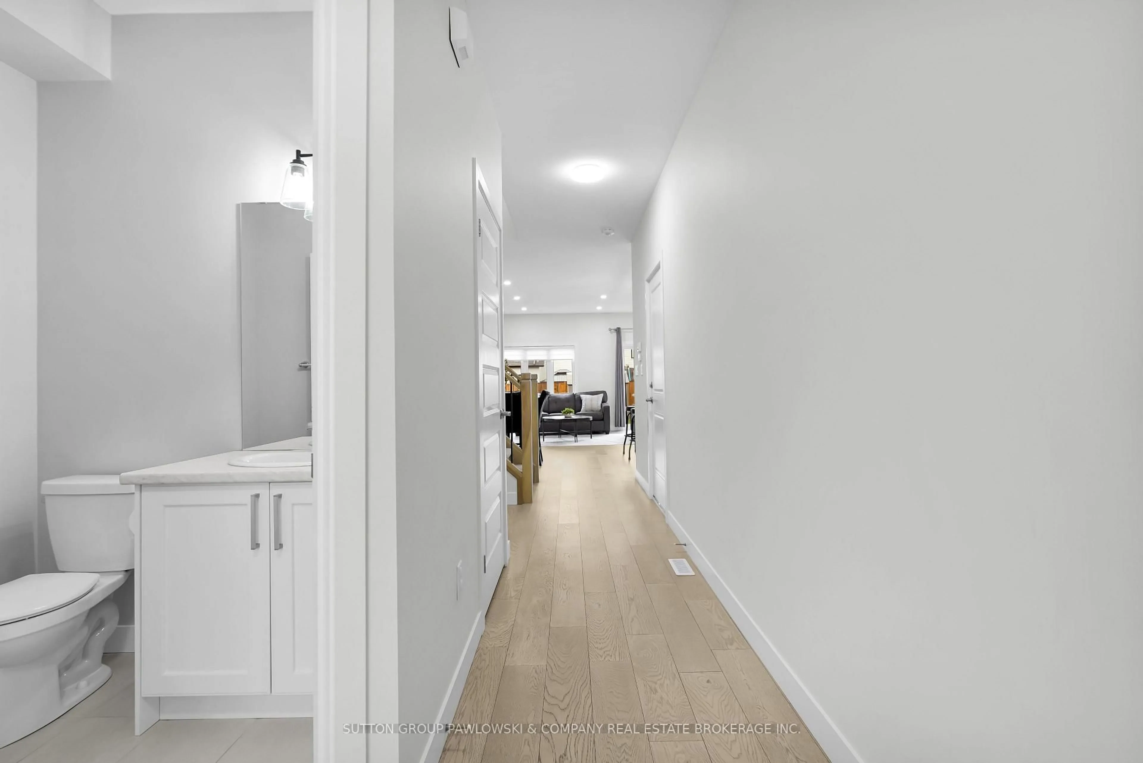 Indoor foyer for 180 Doan Dr, Middlesex Centre Ontario N0L 1R0