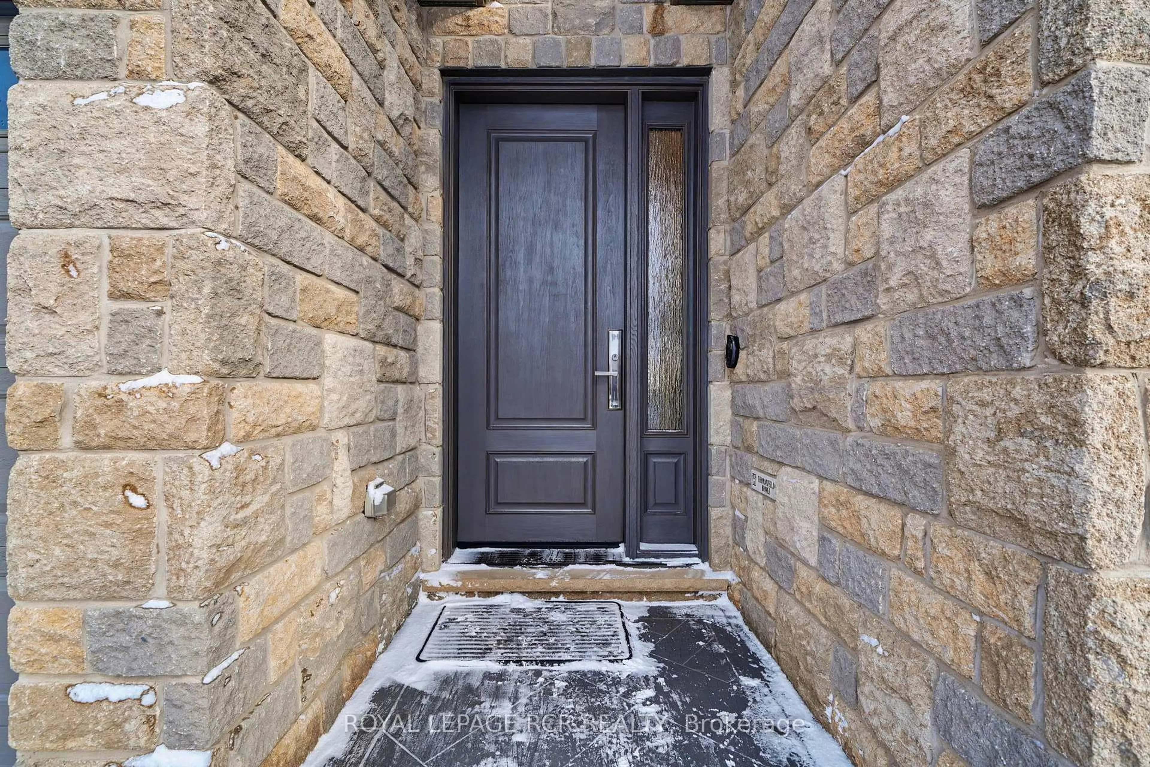 Indoor entryway for 111 Taylor Dr, East Luther Grand Valley Ontario L9W 6P2