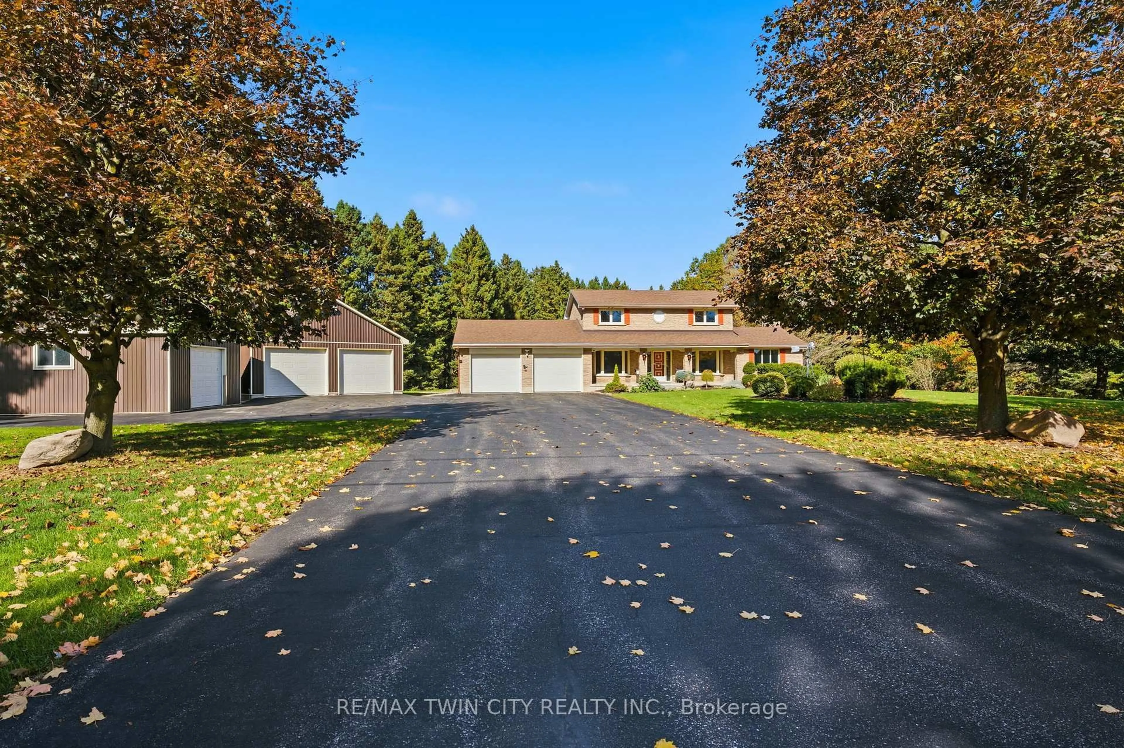 A pic from outside/outdoor area/front of a property/back of a property/a pic from drone, unknown for 24 River Rd, Brantford Ontario N3R 0C1