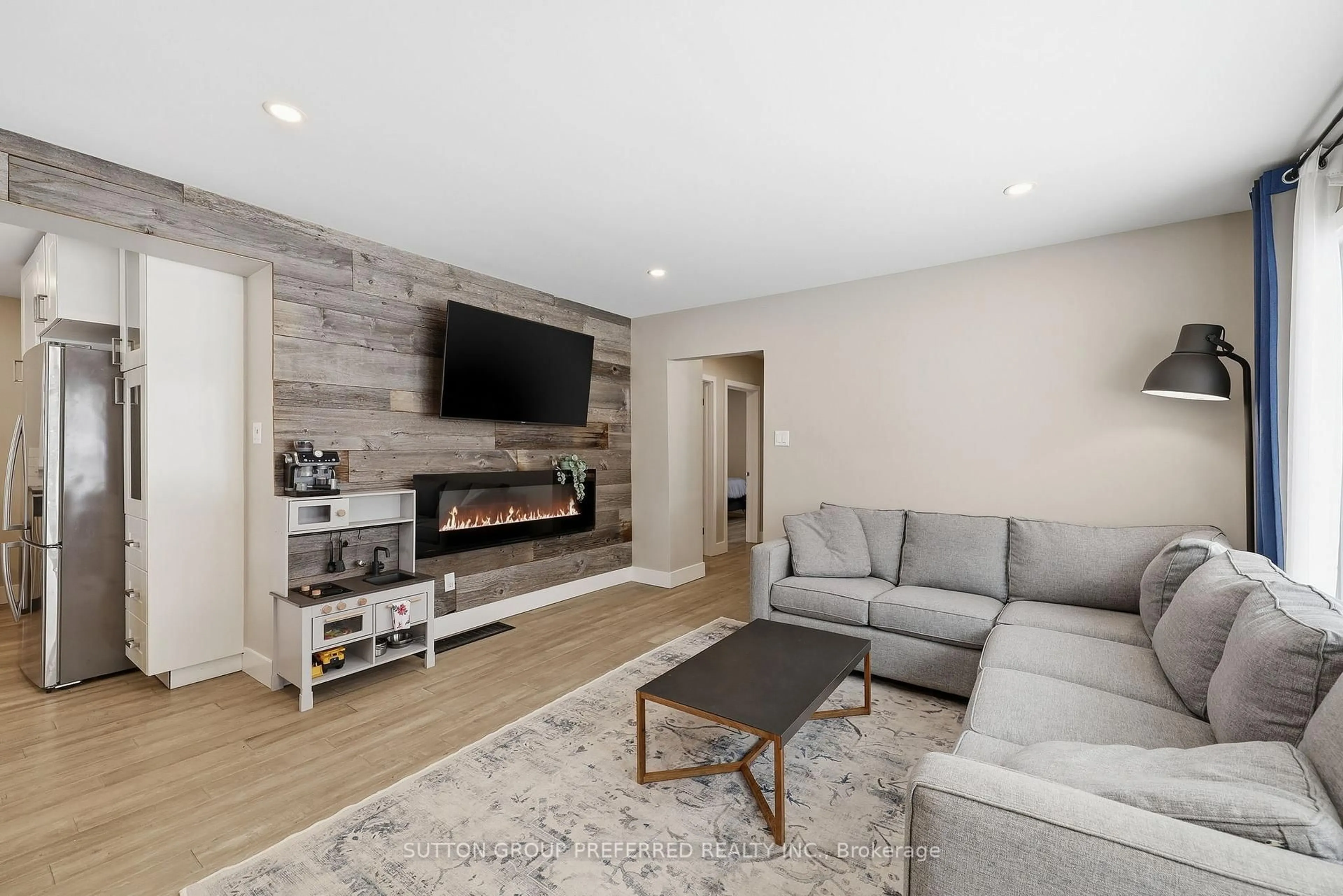 Living room with furniture, wood/laminate floor for 189 Mary Ave, London South Ontario N6J 3L8