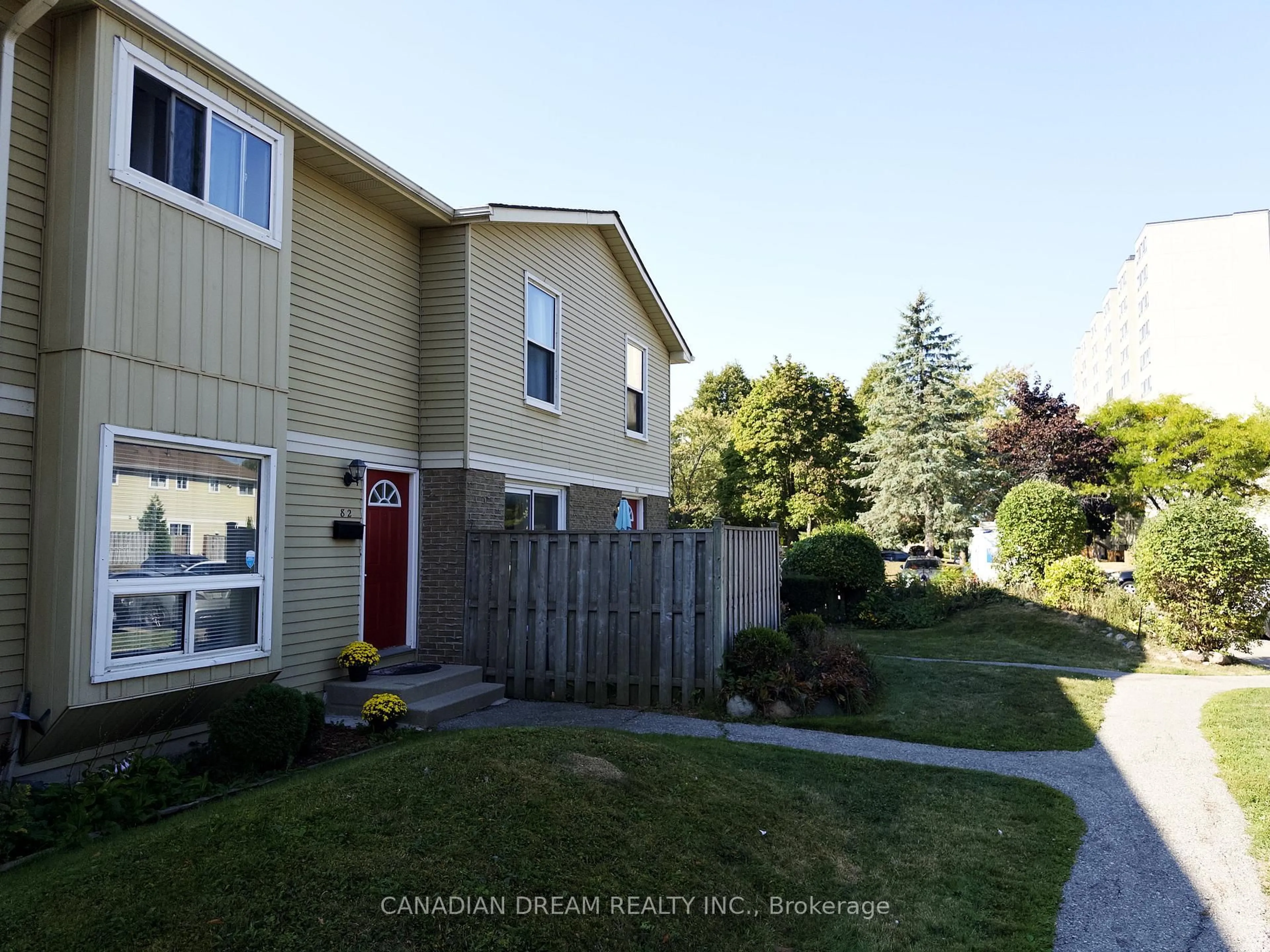 A pic from outside/outdoor area/front of a property/back of a property/a pic from drone, street for 70 Fiddlers Green Rd #82, London North Ontario N6H 4R4