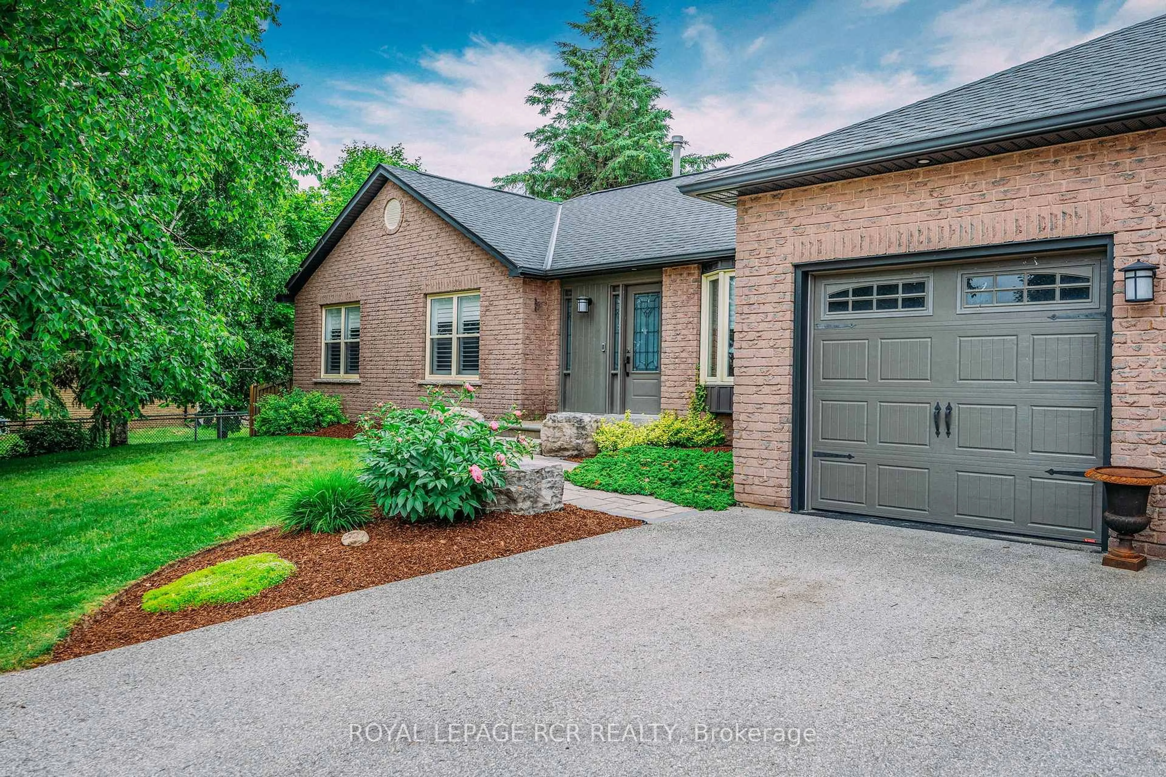 Home with brick exterior material, street for 35 Hawthorne Rd, Mono Ontario L9W 6G6