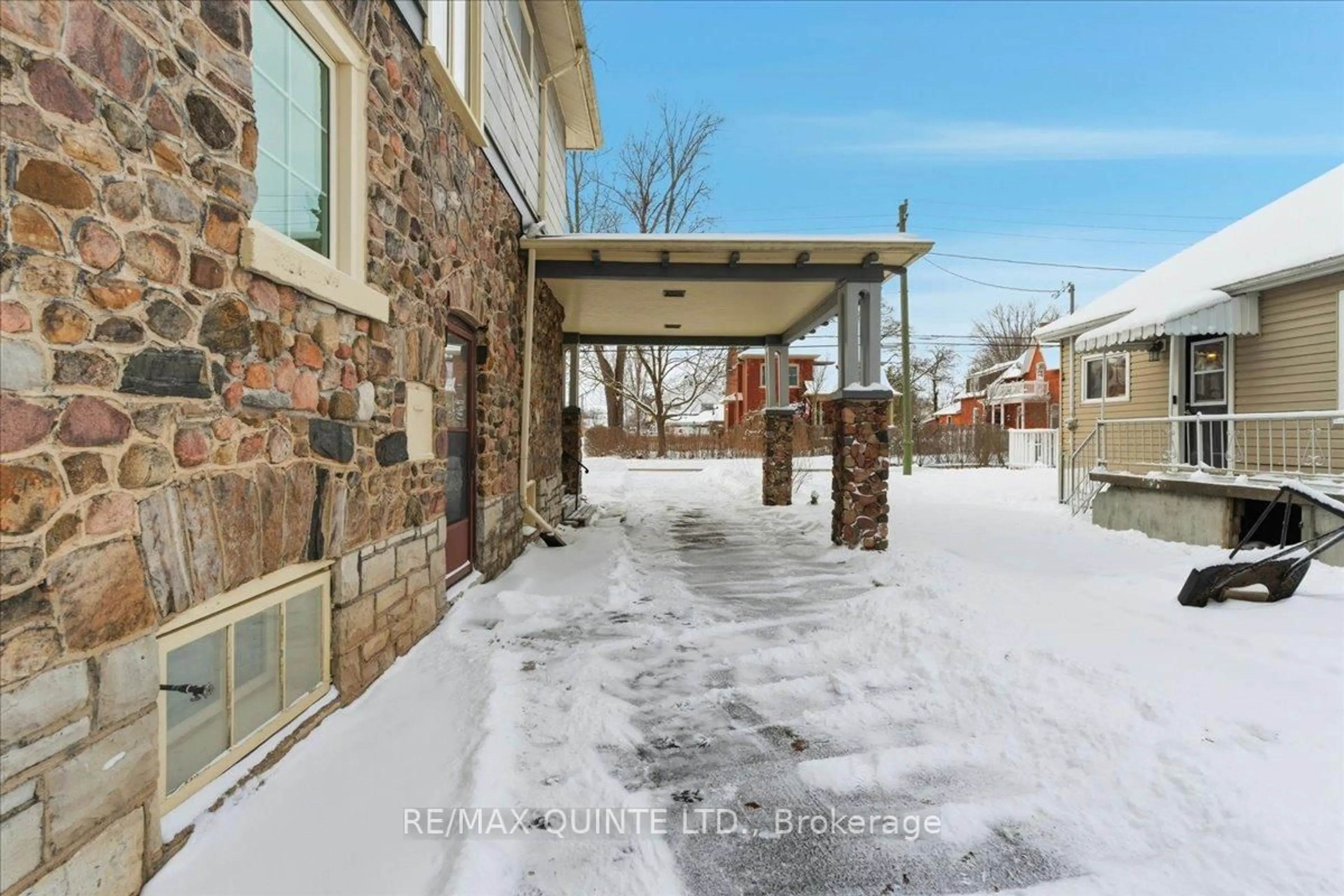 Patio, street for 219 East St, Greater Napanee Ontario K7R 1T2