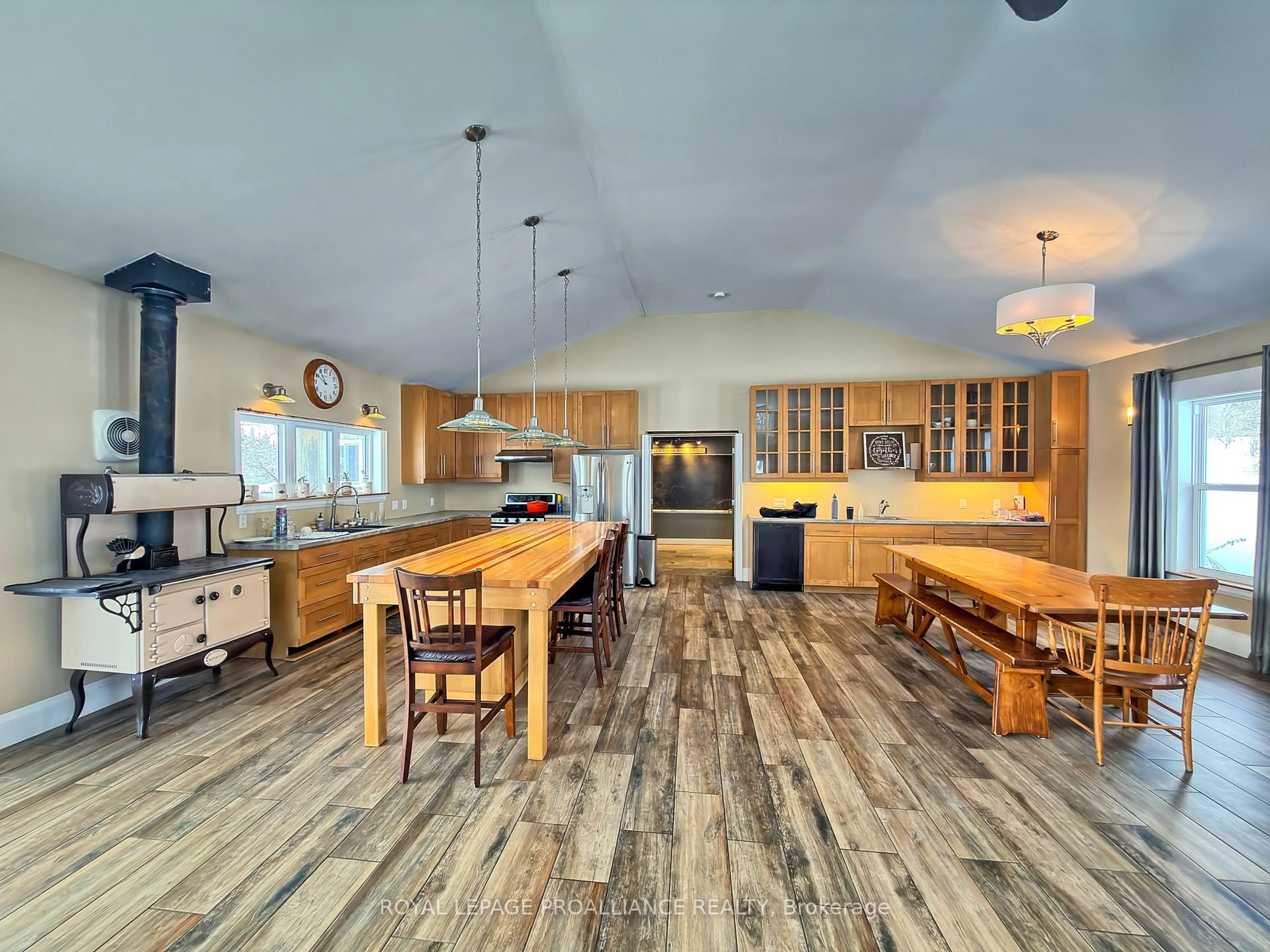 Open concept kitchen, unknown for 1108 Beaver Creek Rd, Limoges Ontario K0K 2M0