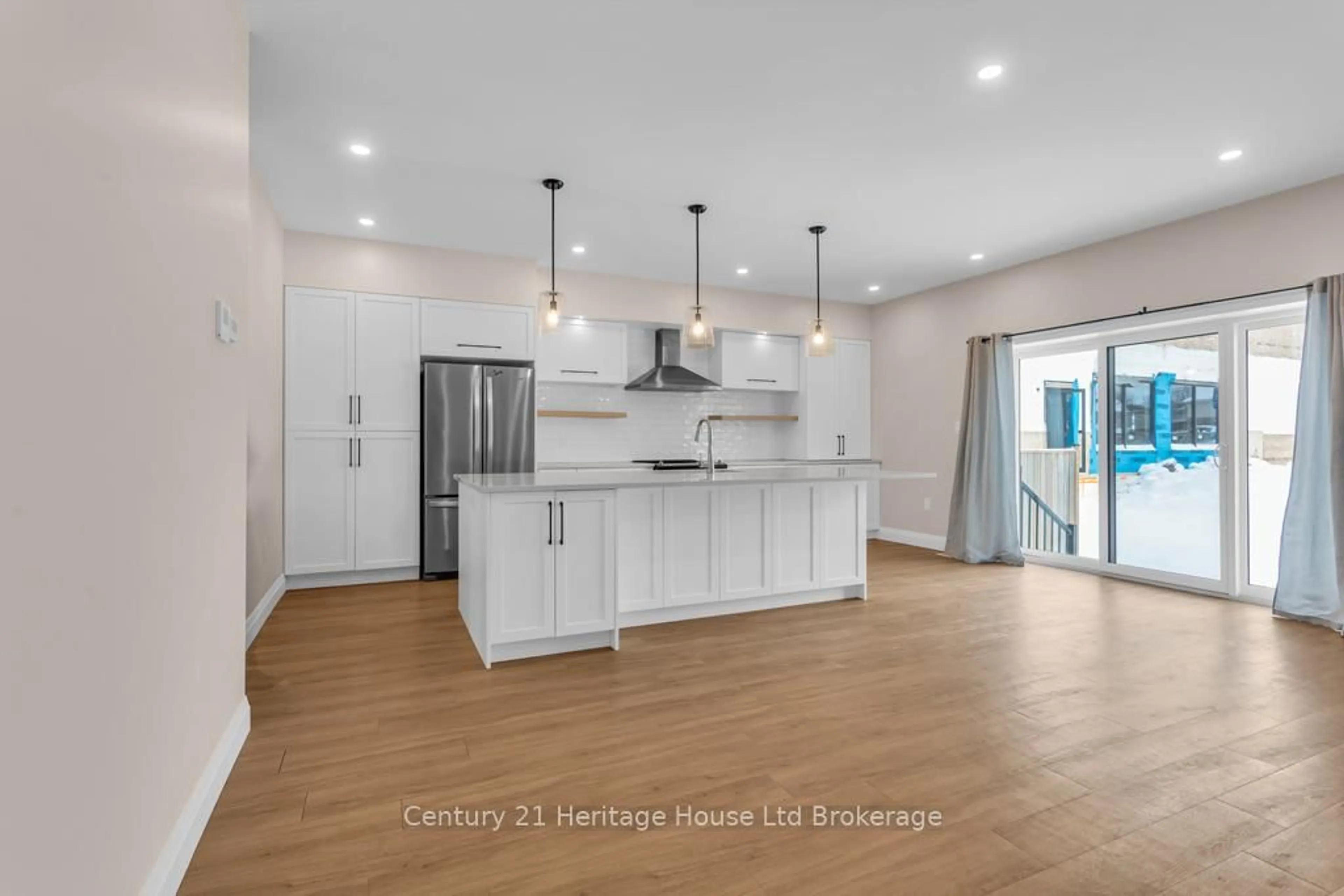 Open concept kitchen, wood/laminate floor for 361 Quarter Town Line #606, Tillsonburg Ontario N4G 0K2