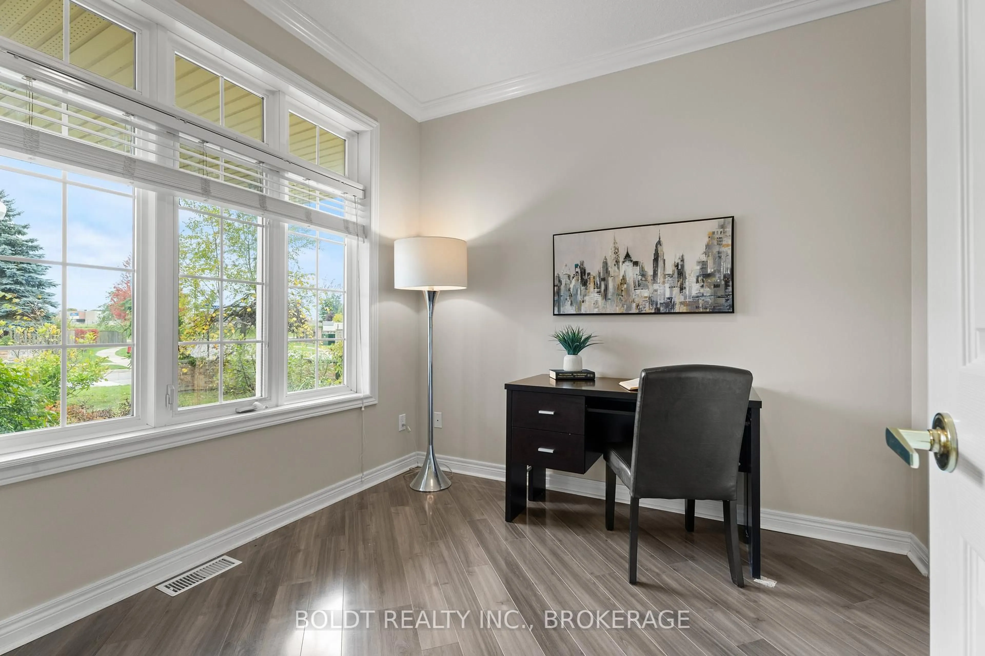 A pic of a room for 8 Willowlanding Crt, Welland Ontario L3C 7L7