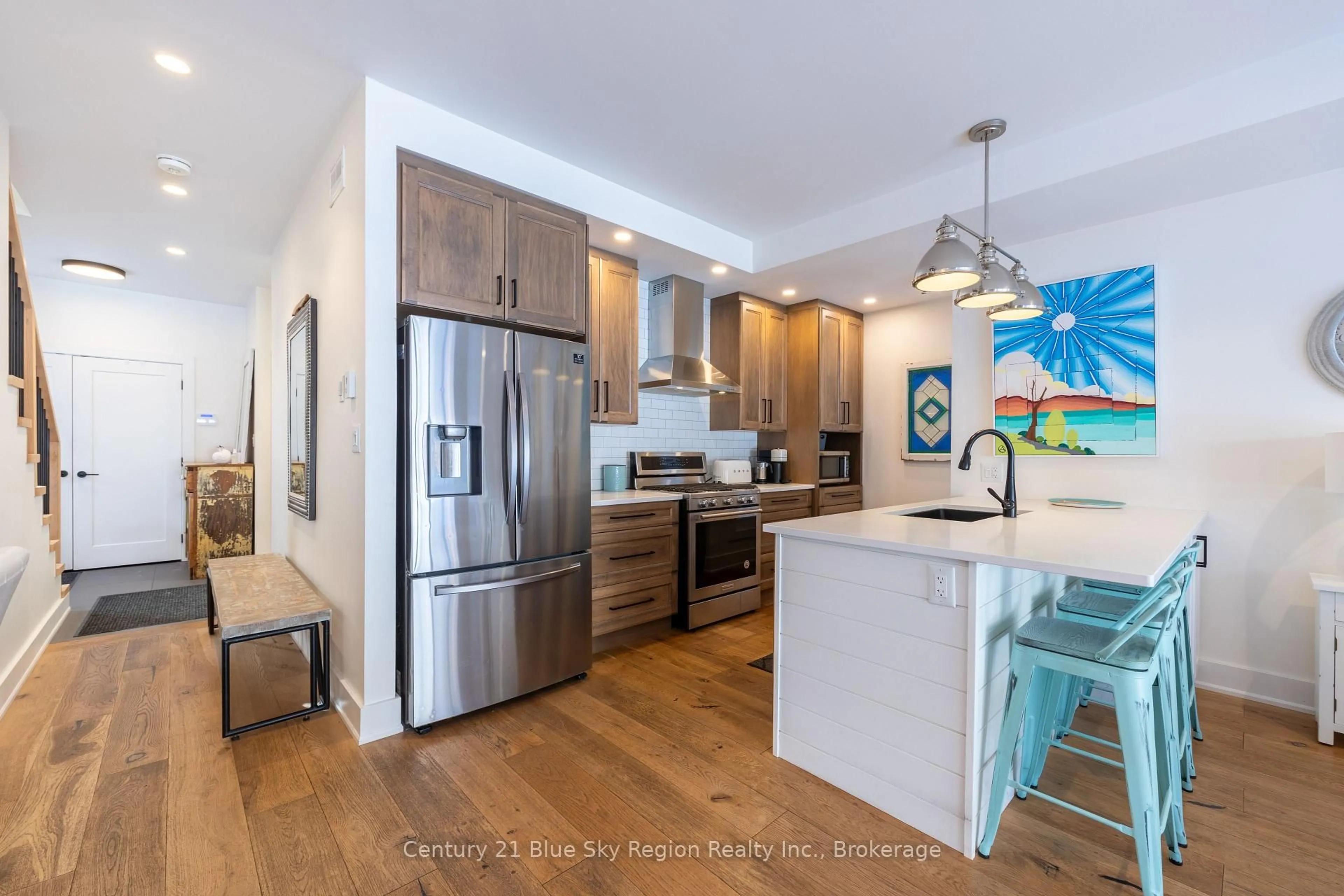 Open concept kitchen, unknown for 854 Bourke St, North Bay Ontario P1B 3K6