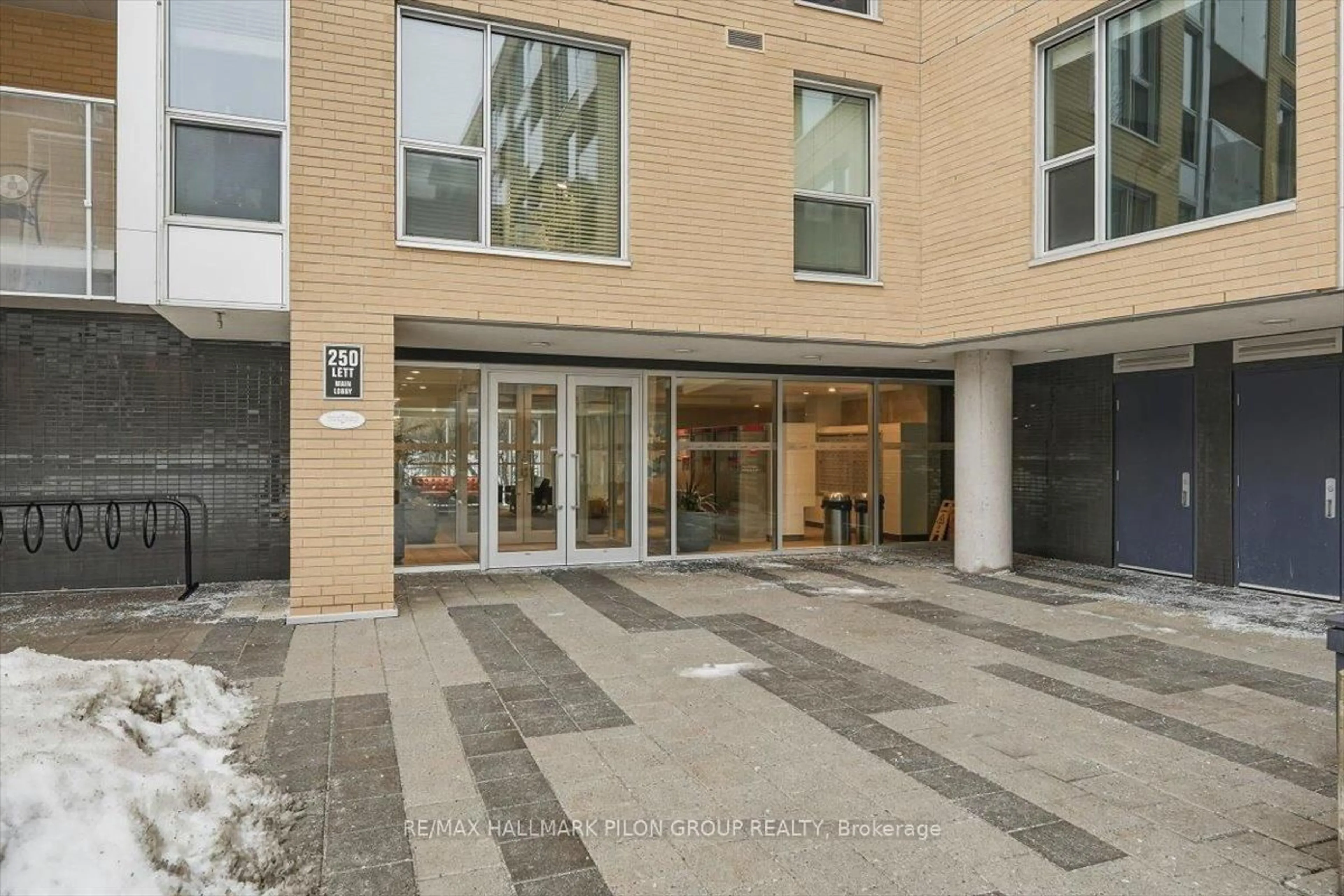 Indoor foyer for 250 Lett St #905, Ottawa Ontario K1R 0A8