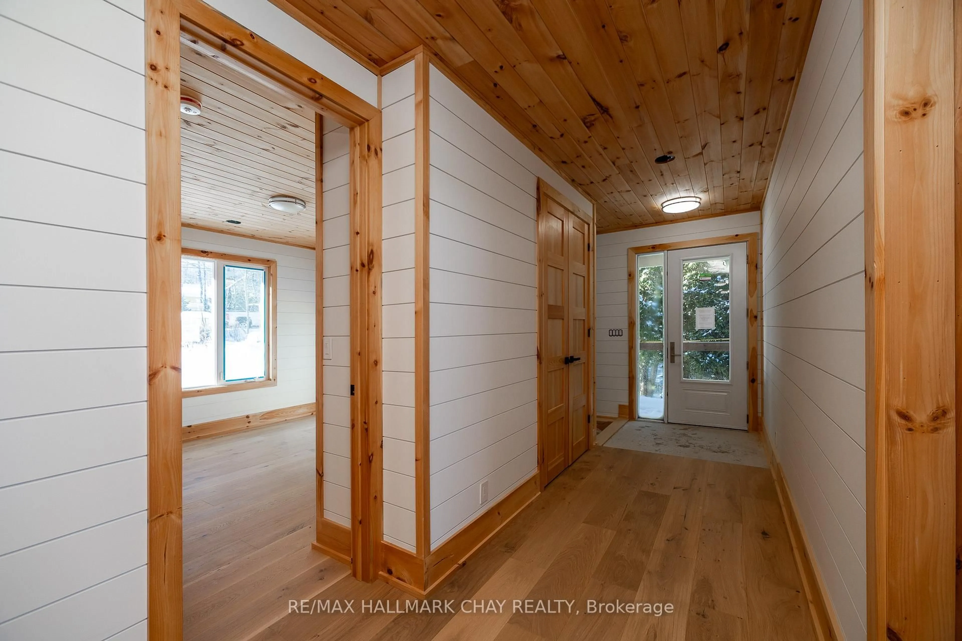 Indoor entryway for 120 McKague Rd, Northern Bruce Peninsula Ontario N0H 1W0