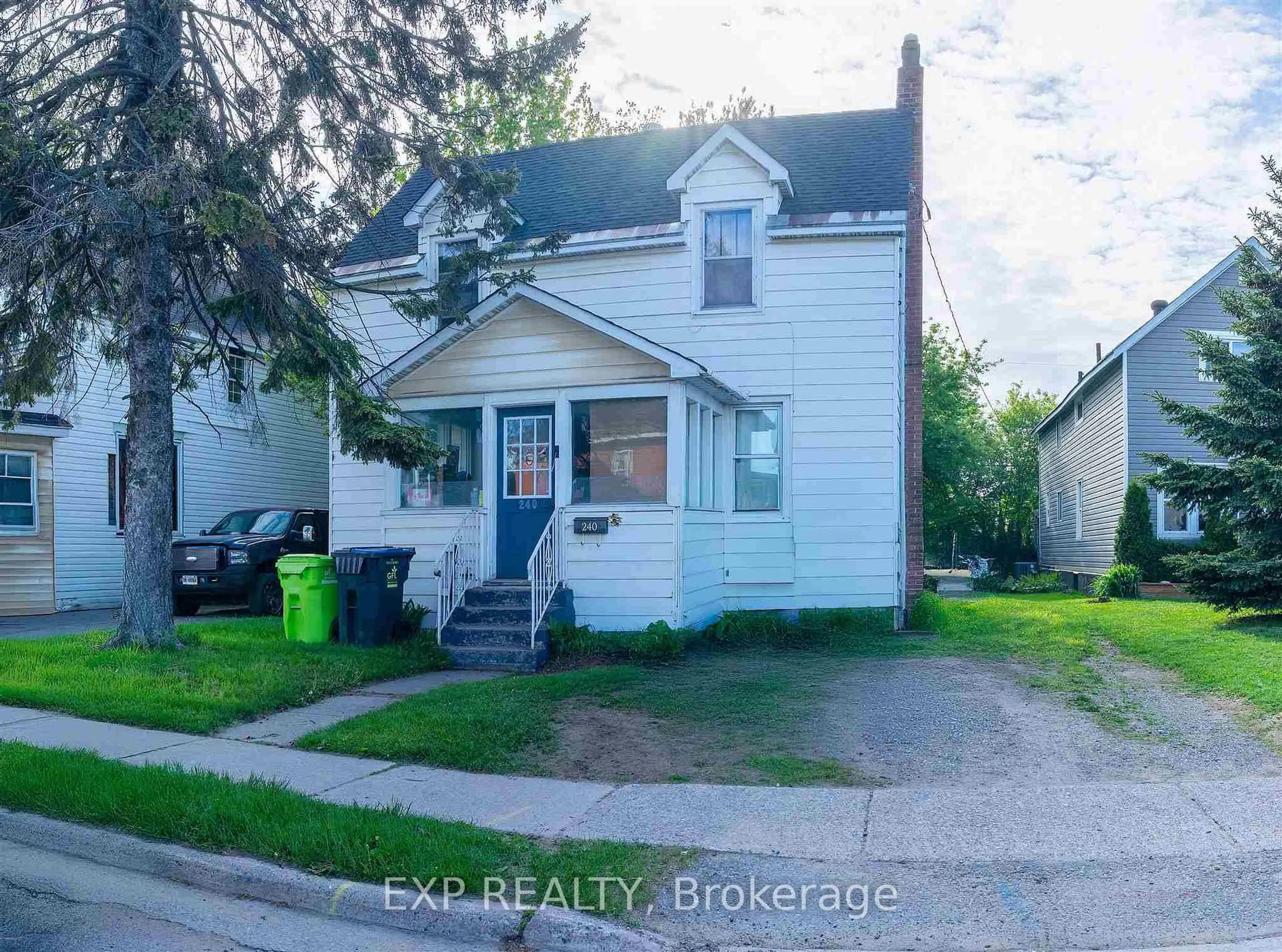 A pic from outside/outdoor area/front of a property/back of a property/a pic from drone, street for 240 Huron St, Sault Ste Marie Ontario P6A 1R5