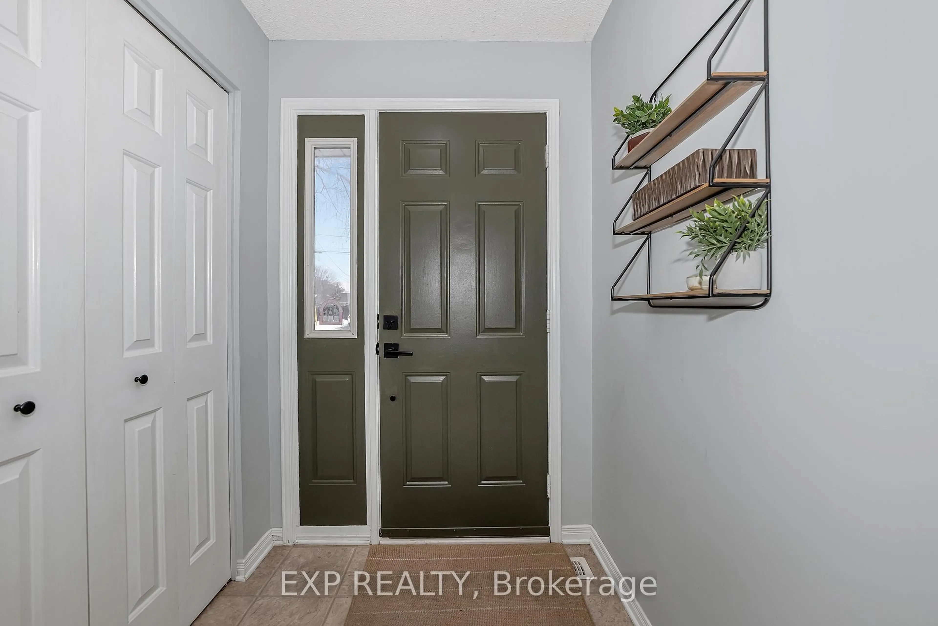Indoor entryway for 38 TERRY FOX Ave, Carleton Place Ontario K7C 4G2