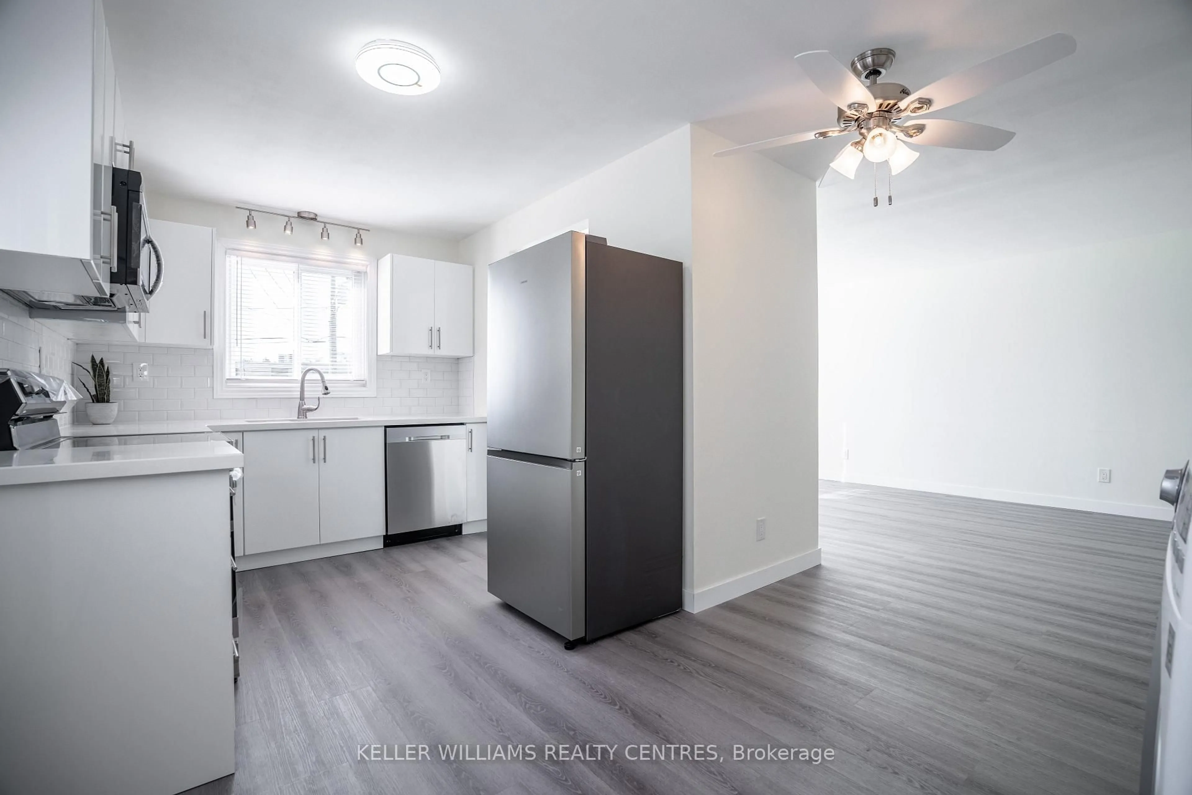 Open concept kitchen, unknown for 6131 Valley Way, Niagara Falls Ontario L2E 1X9