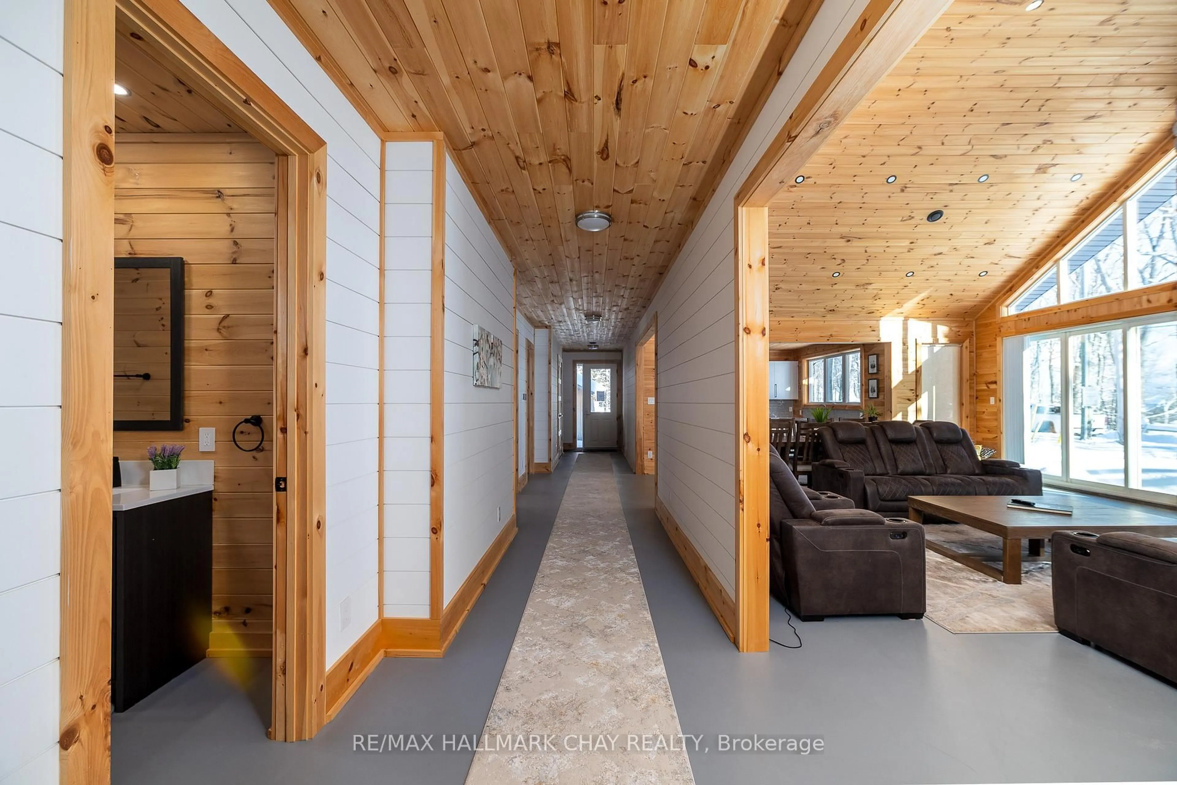 Indoor foyer for 27 Whippoorwill Rd, Northern Bruce Peninsula Ontario N0H 1W0