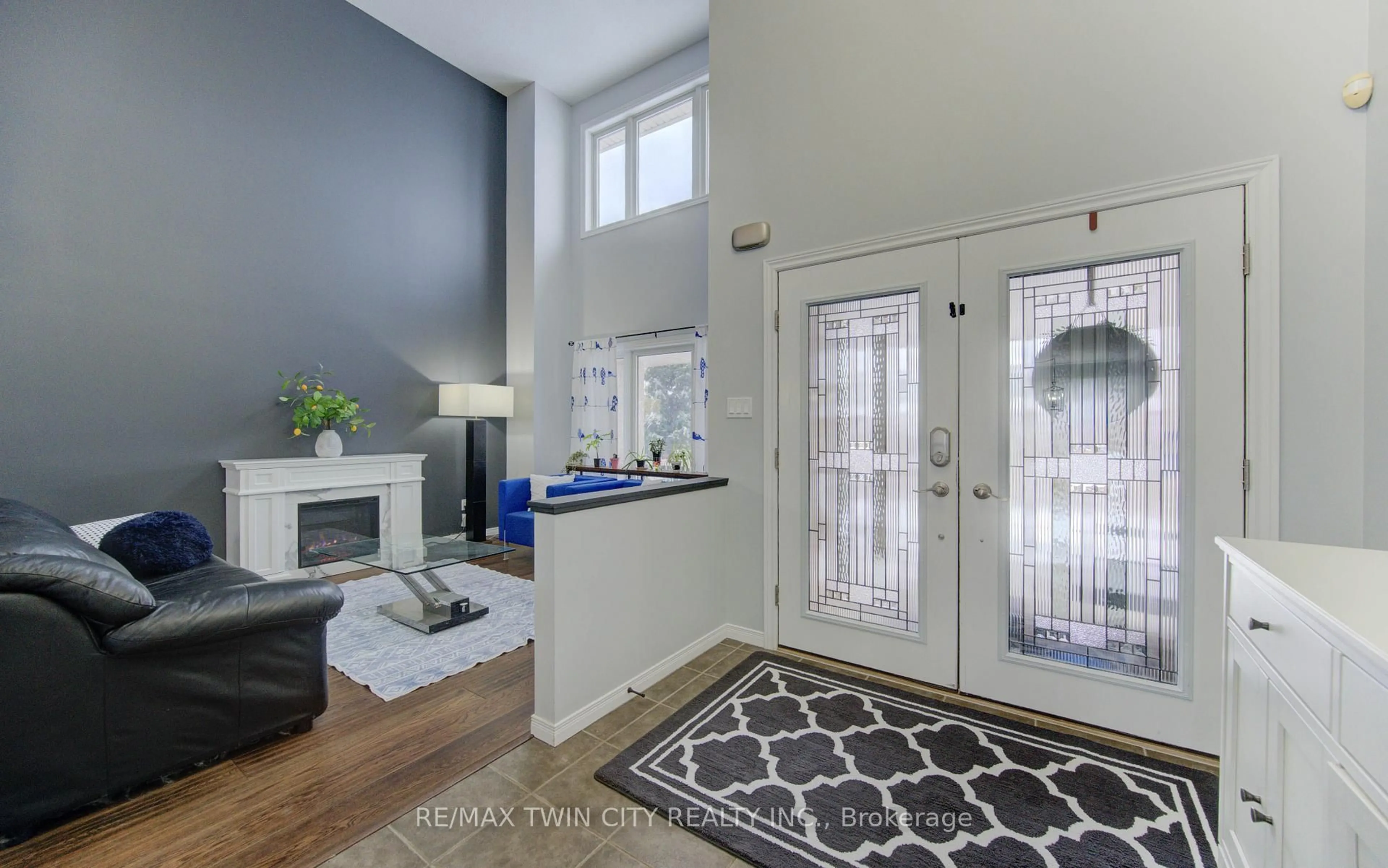 Indoor entryway for 21 West Tree Dr, Waterloo Ontario N0B 1M0