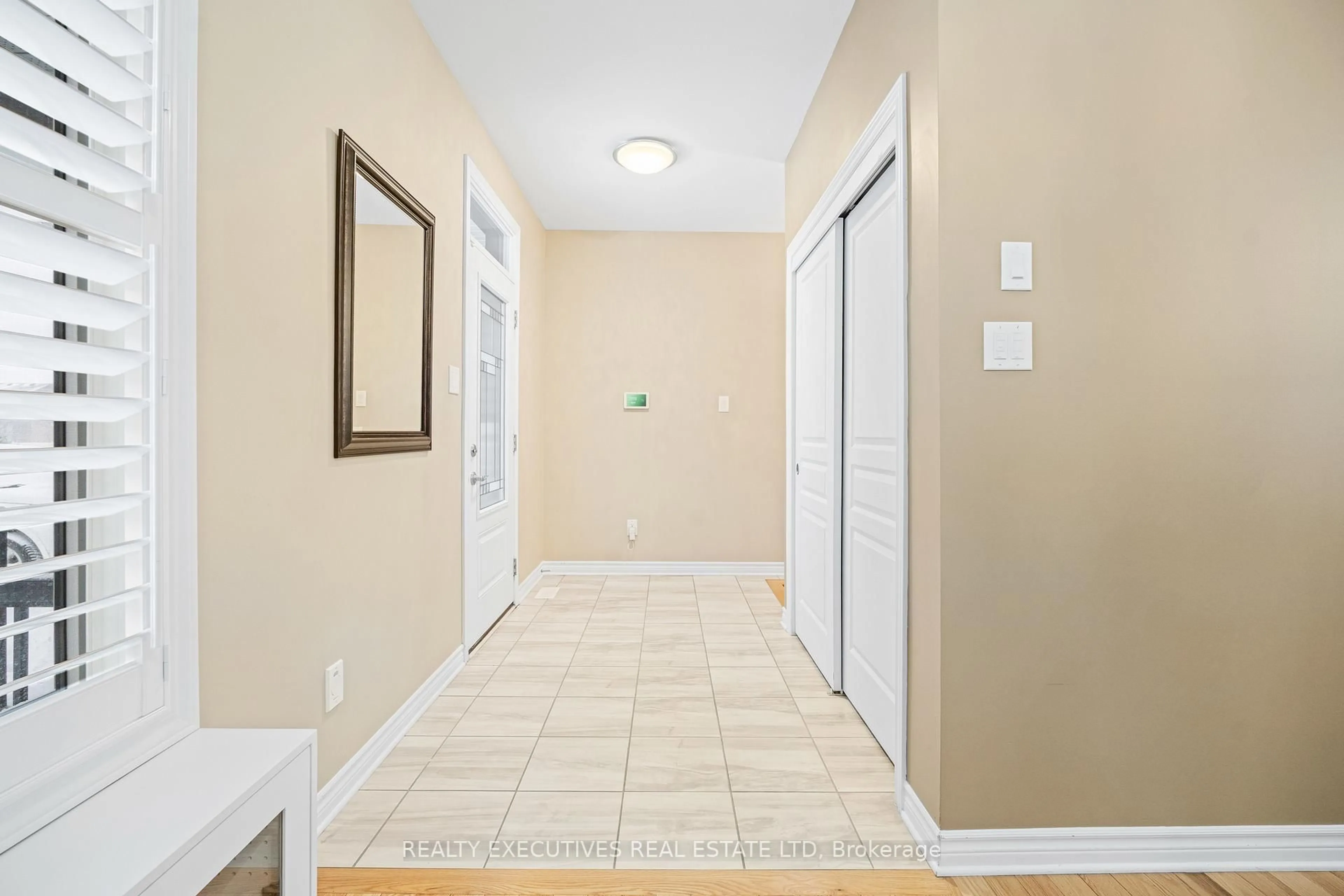 Indoor entryway for 90 Magnolia Way, North Grenville Ontario K0G 1J0