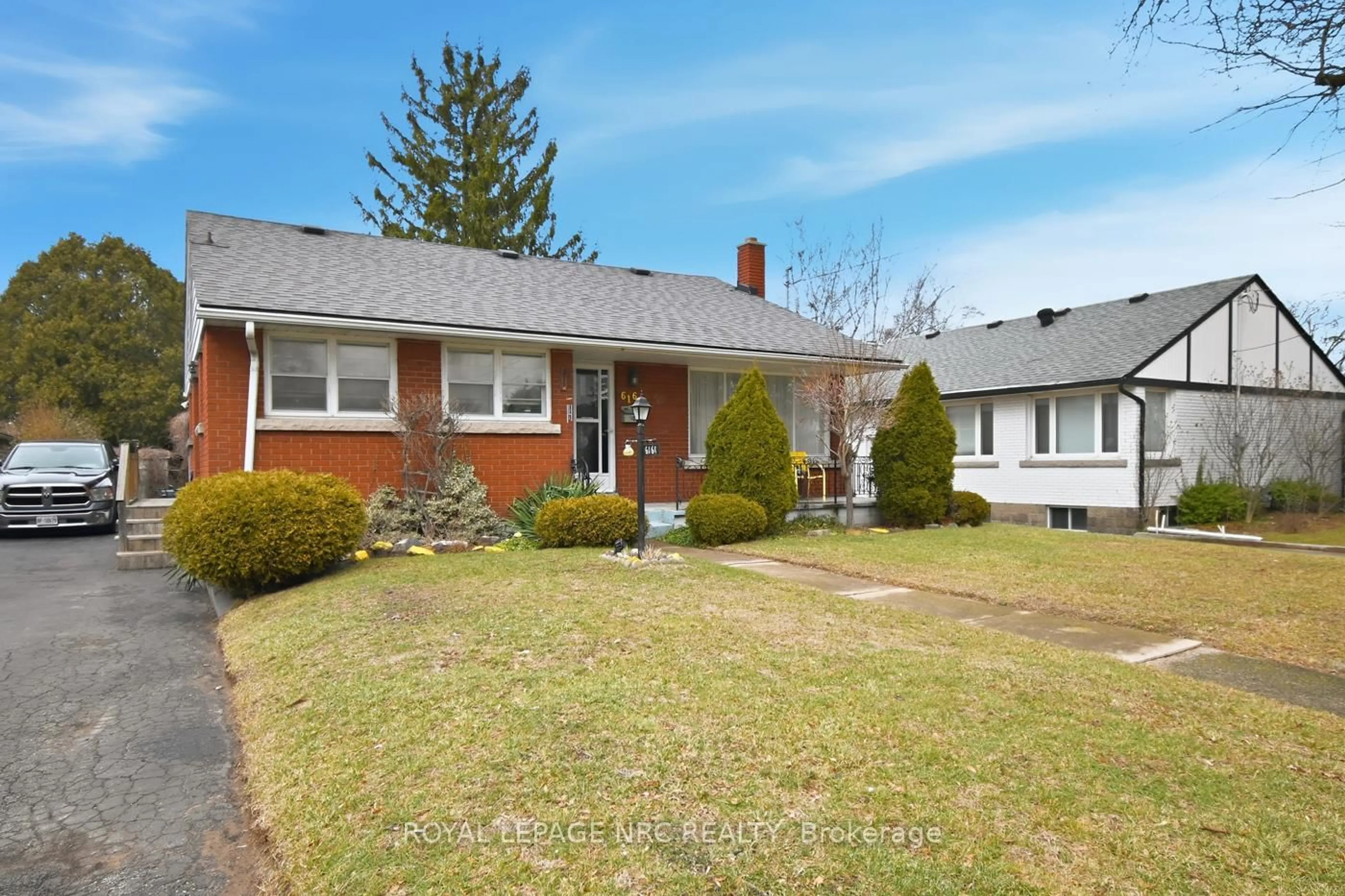 Home with brick exterior material, street for 6161 Scott St, Niagara Falls Ontario L2E 3B7