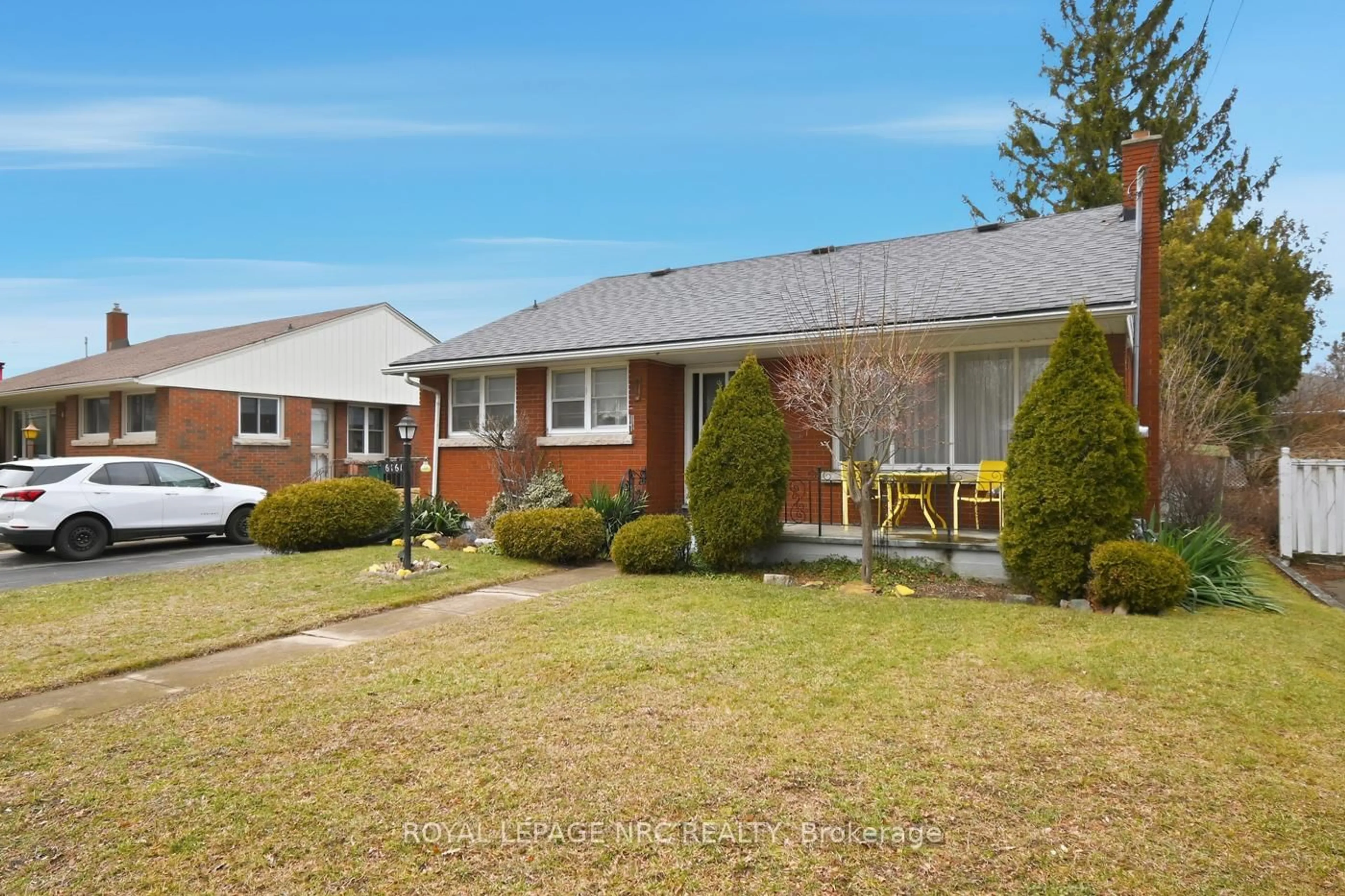 Home with brick exterior material, street for 6161 Scott St, Niagara Falls Ontario L2E 3B7