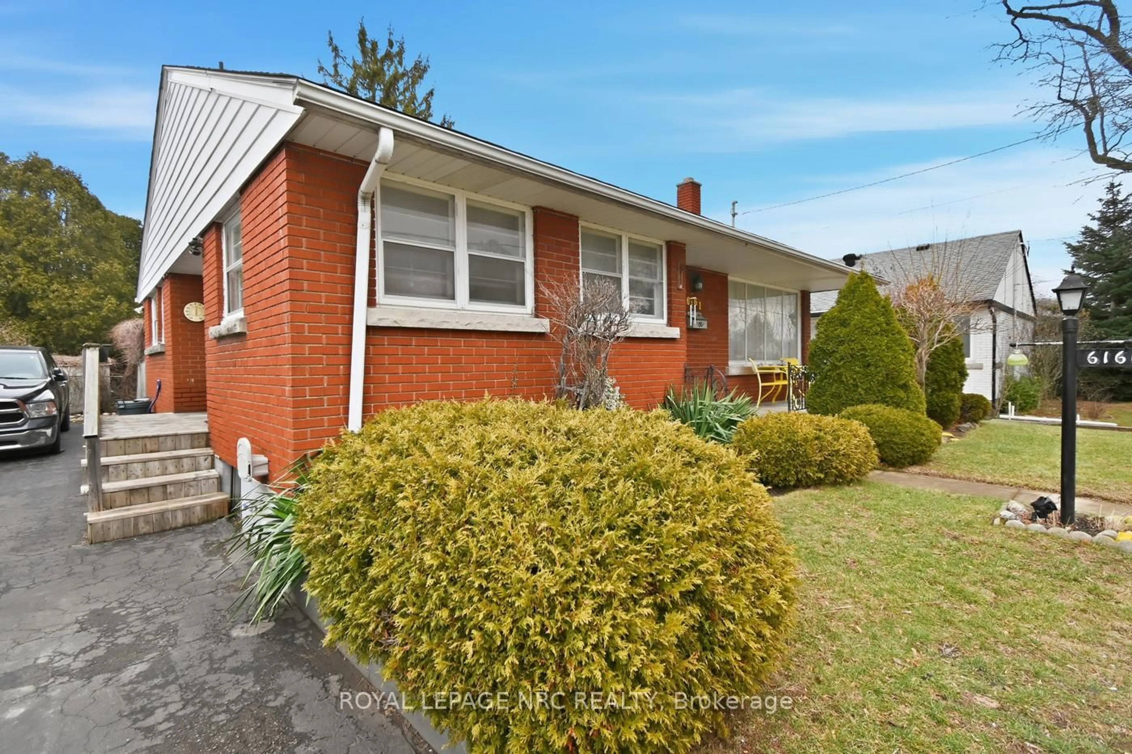 Home with brick exterior material, street for 6161 Scott St, Niagara Falls Ontario L2E 3B7