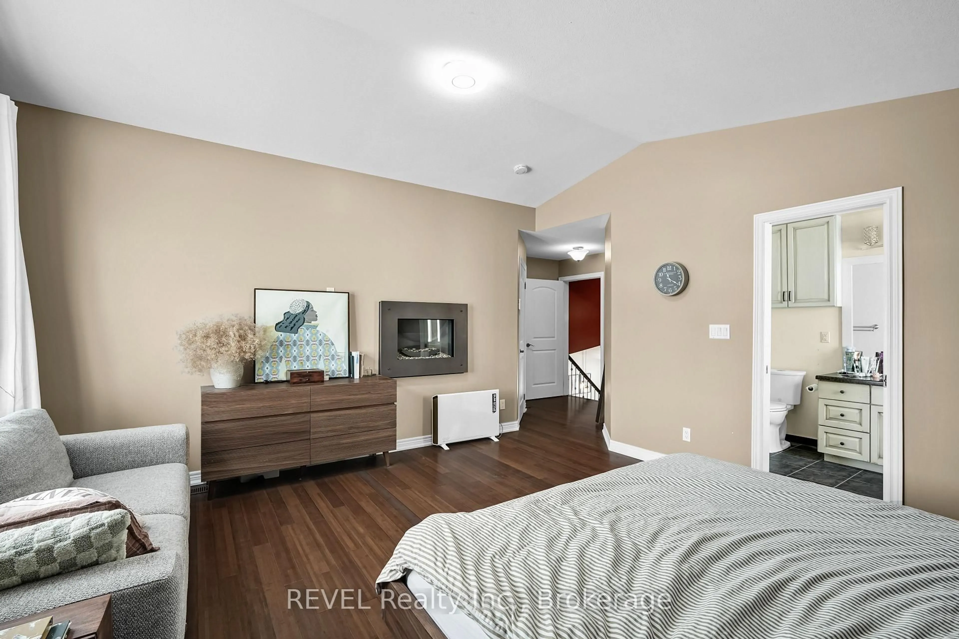 A pic of a room for 9069 Tapestry Crt, Niagara Falls Ontario L2H 0E1