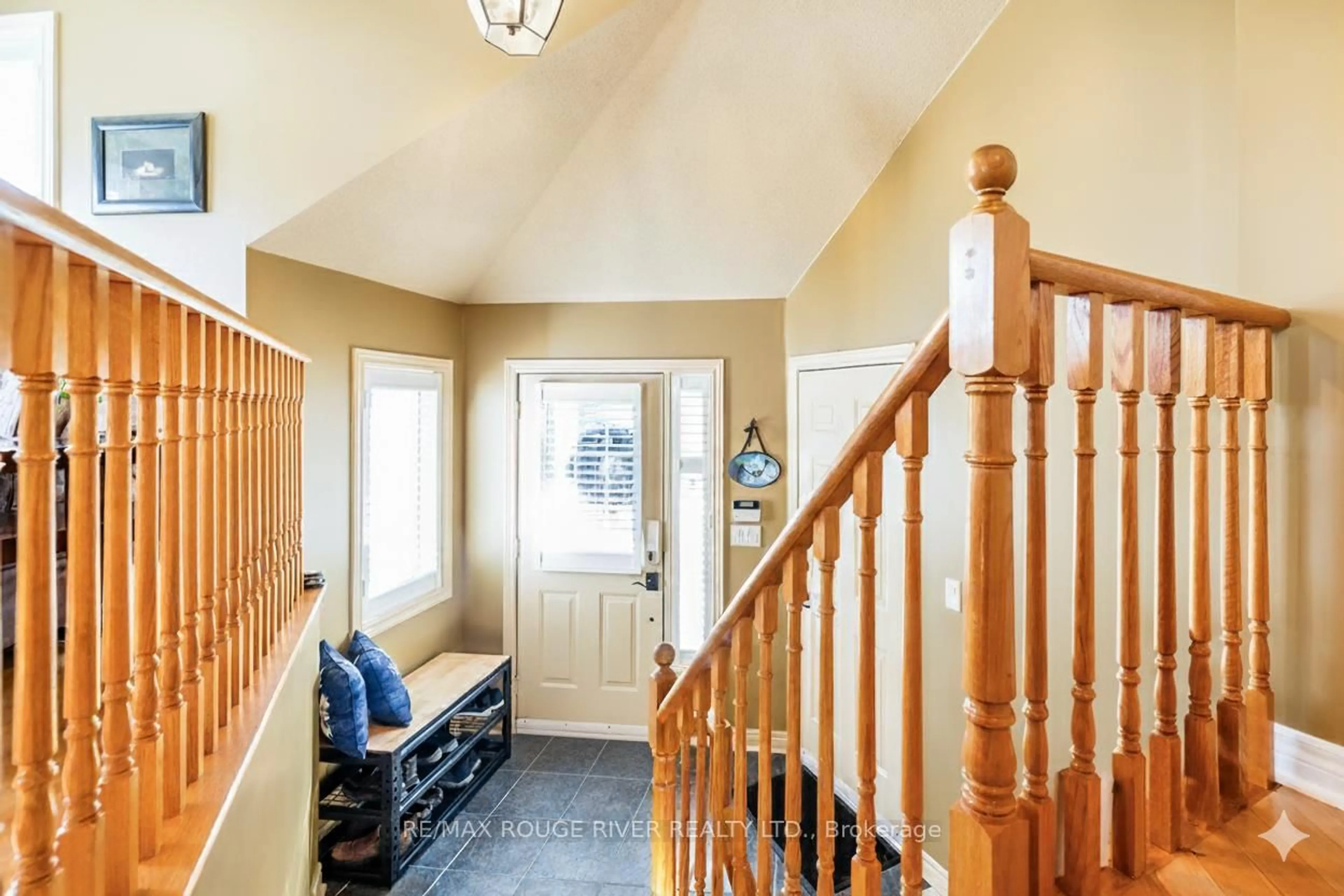 Indoor entryway for 12 Jeffries St, Port Hope Ontario L1A 4K2