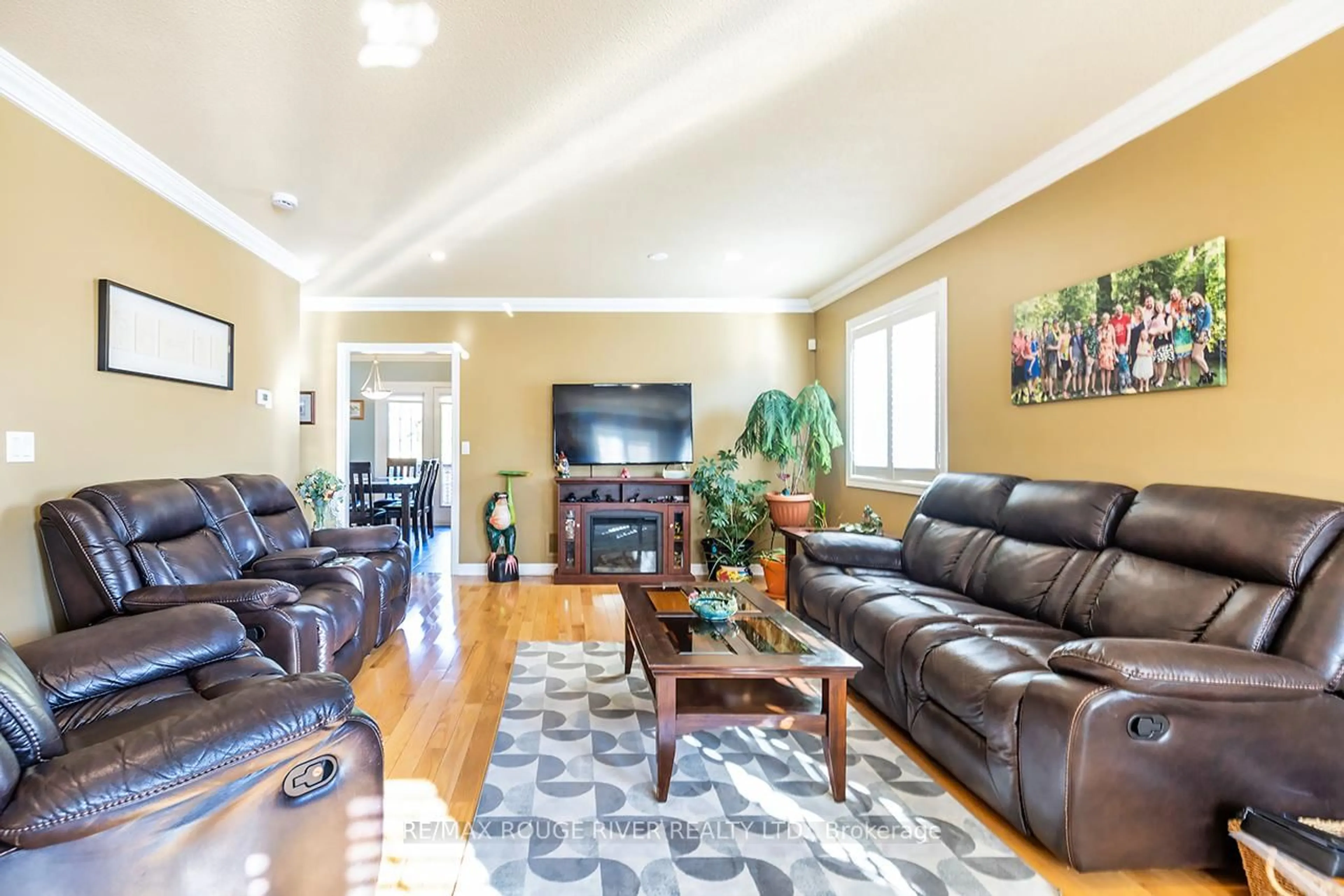 Living room with furniture, wood/laminate floor for 12 Jeffries St, Port Hope Ontario L1A 4K2