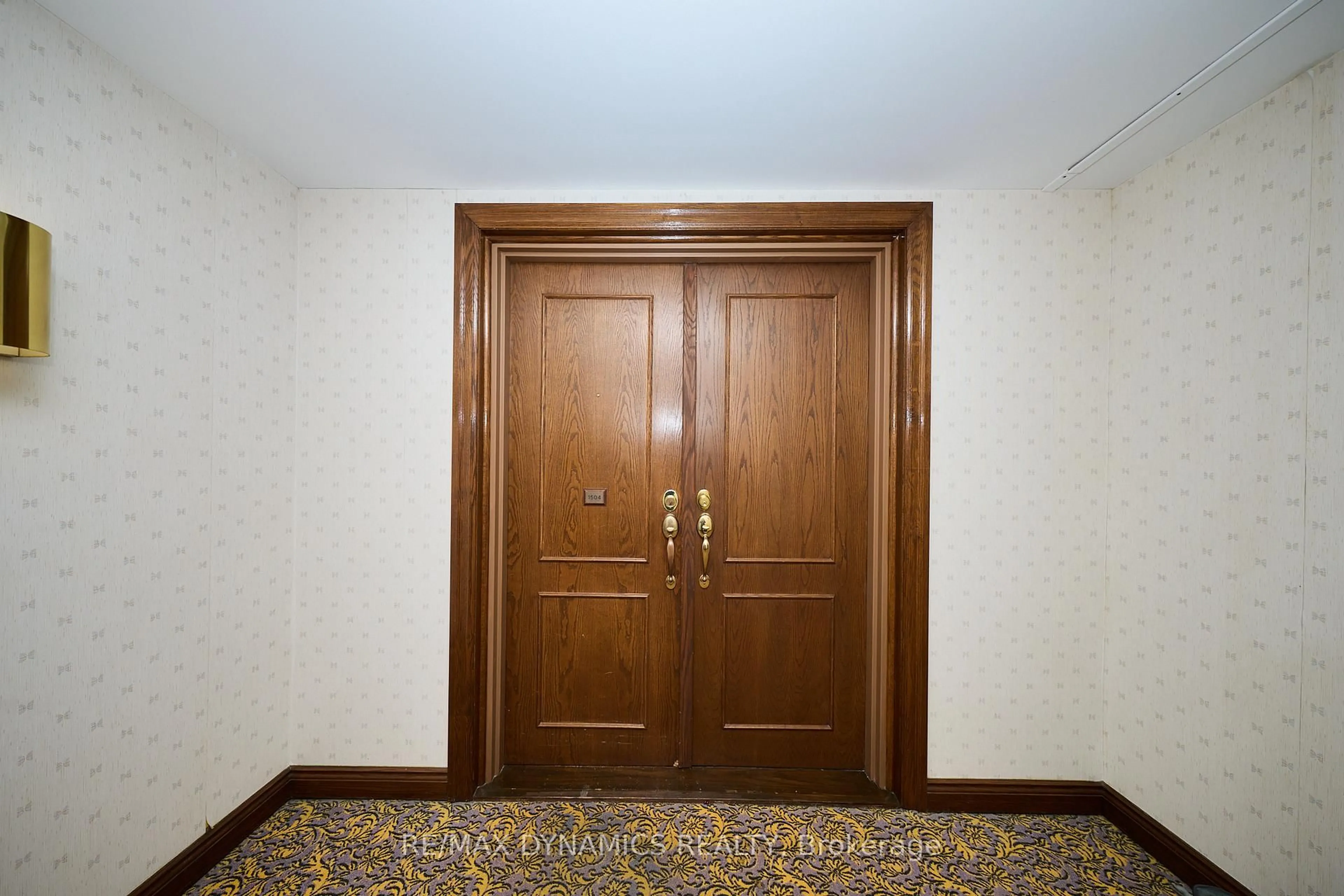 Indoor foyer for 701 Geneva St #1504, St. Catharines Ontario L2N 7H9