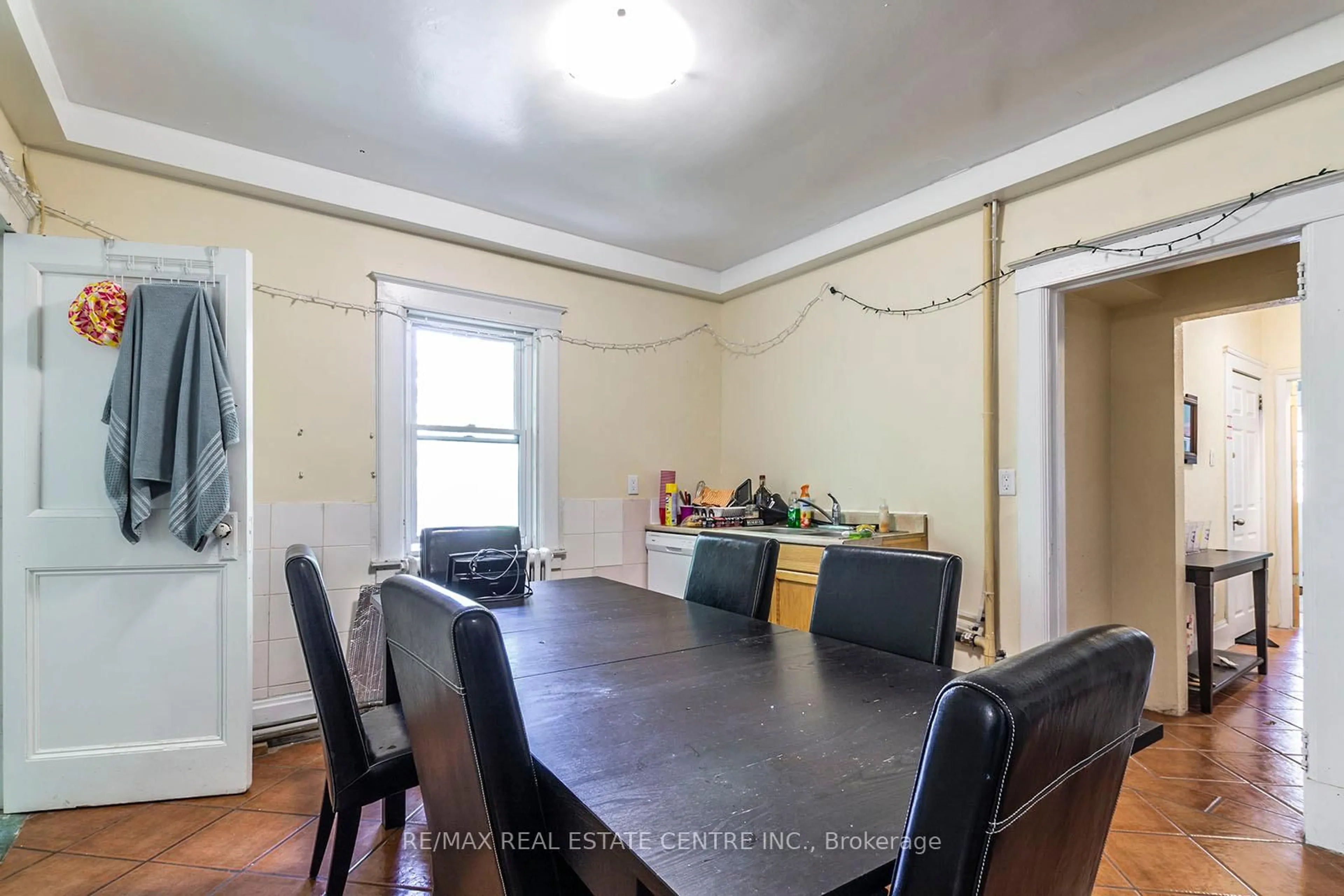 Dining room, unknown for 133 Albert St, Waterloo Ontario N2L 3T2