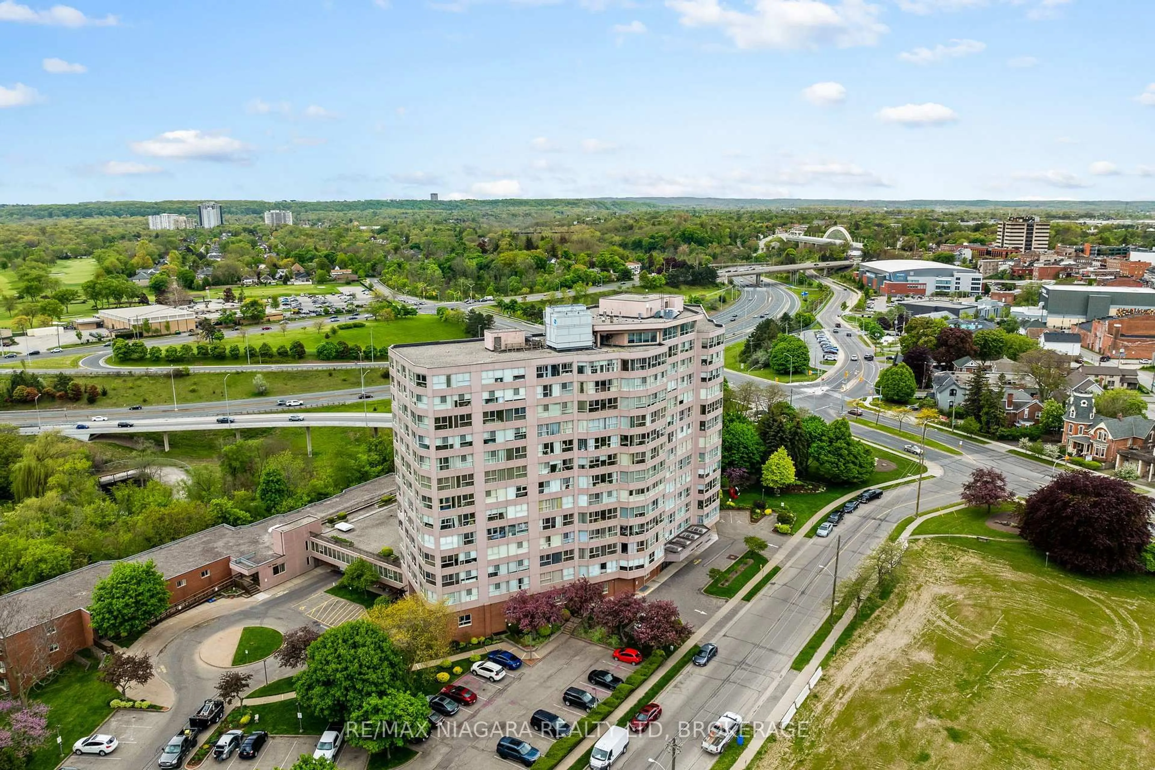A pic from outside/outdoor area/front of a property/back of a property/a pic from drone, city buildings view from balcony for 7 GALE Cres #502, St. Catharines Ontario L2R 7M8